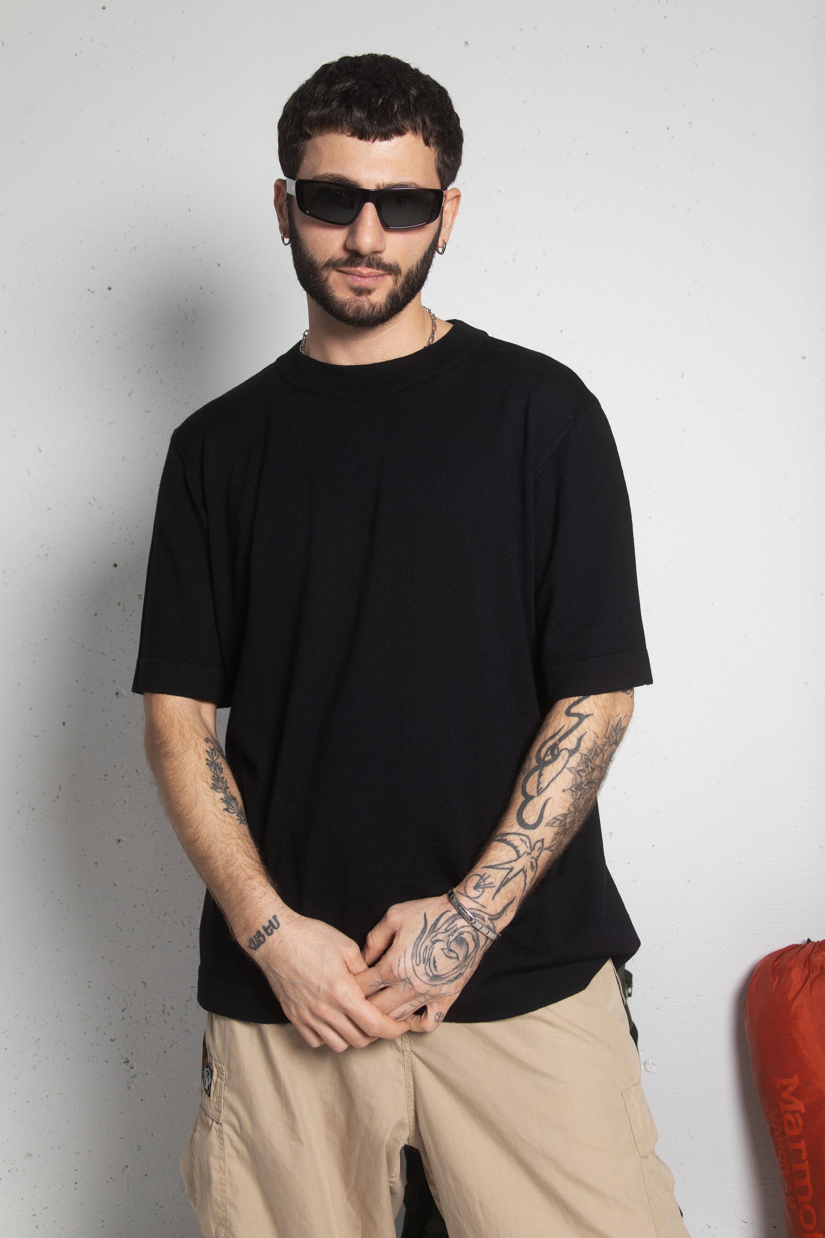 BLACK EXTRA FINE MERINO WOOL T-SHIRT for lovers and trees