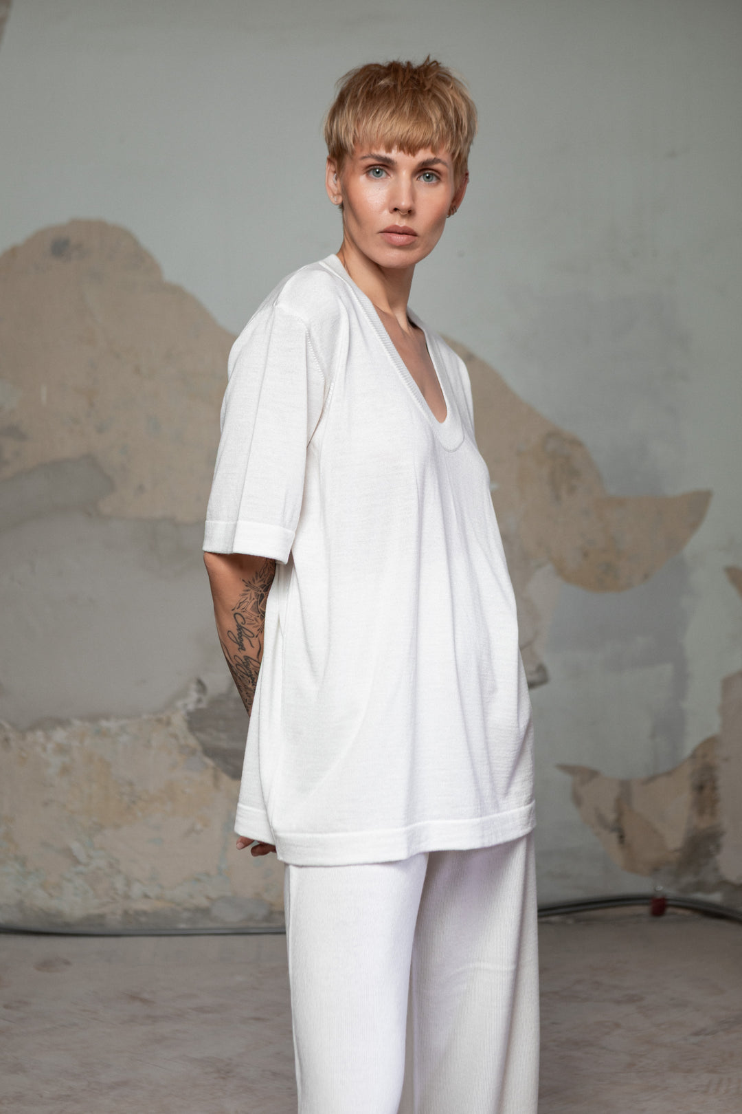 PEARL EXTRA FINE MERINO WOOL U-NECK T-SHIRT