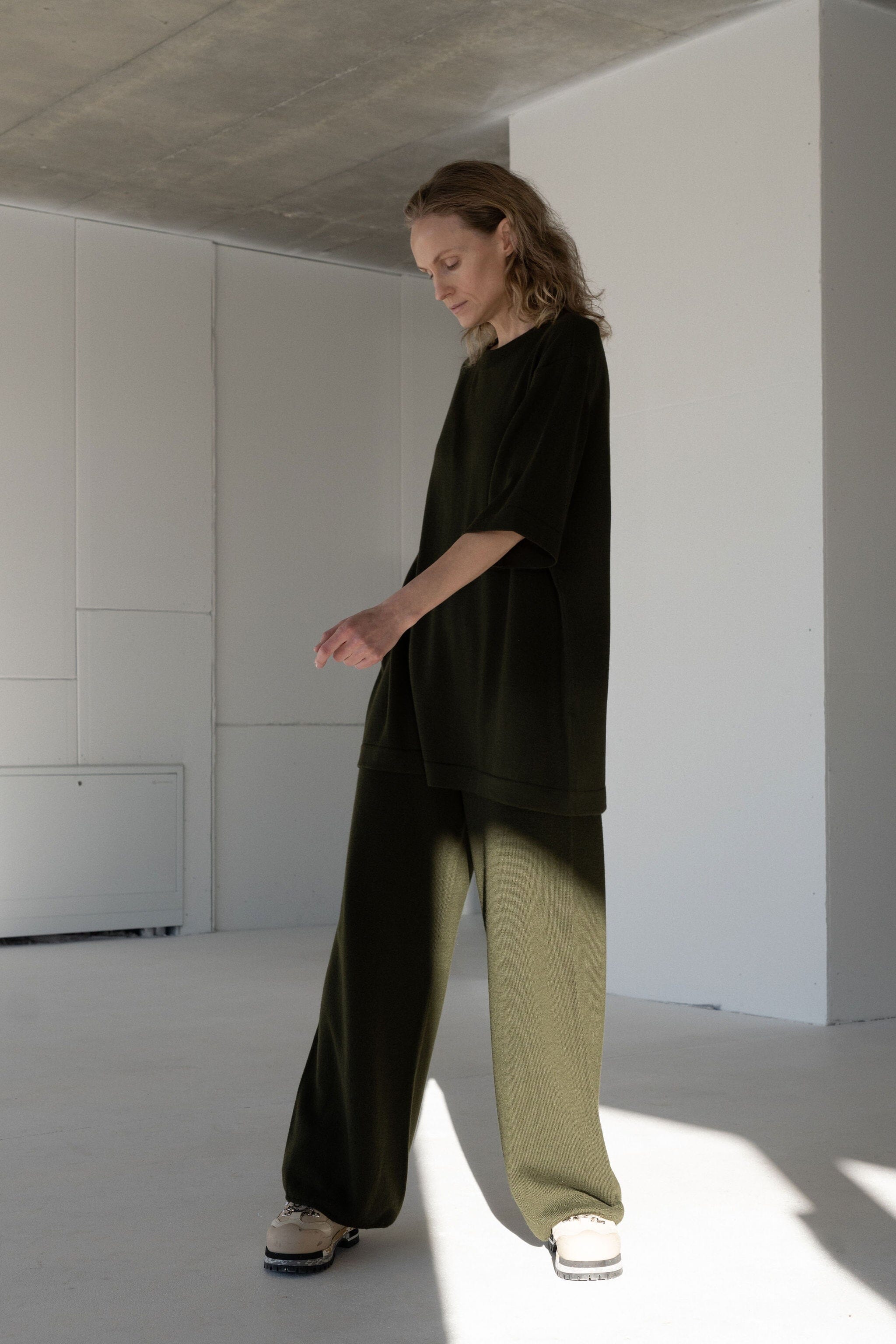 DARK OLIVE EXTRA FINE MERINO WOOL T-SHIRT for lovers and trees 