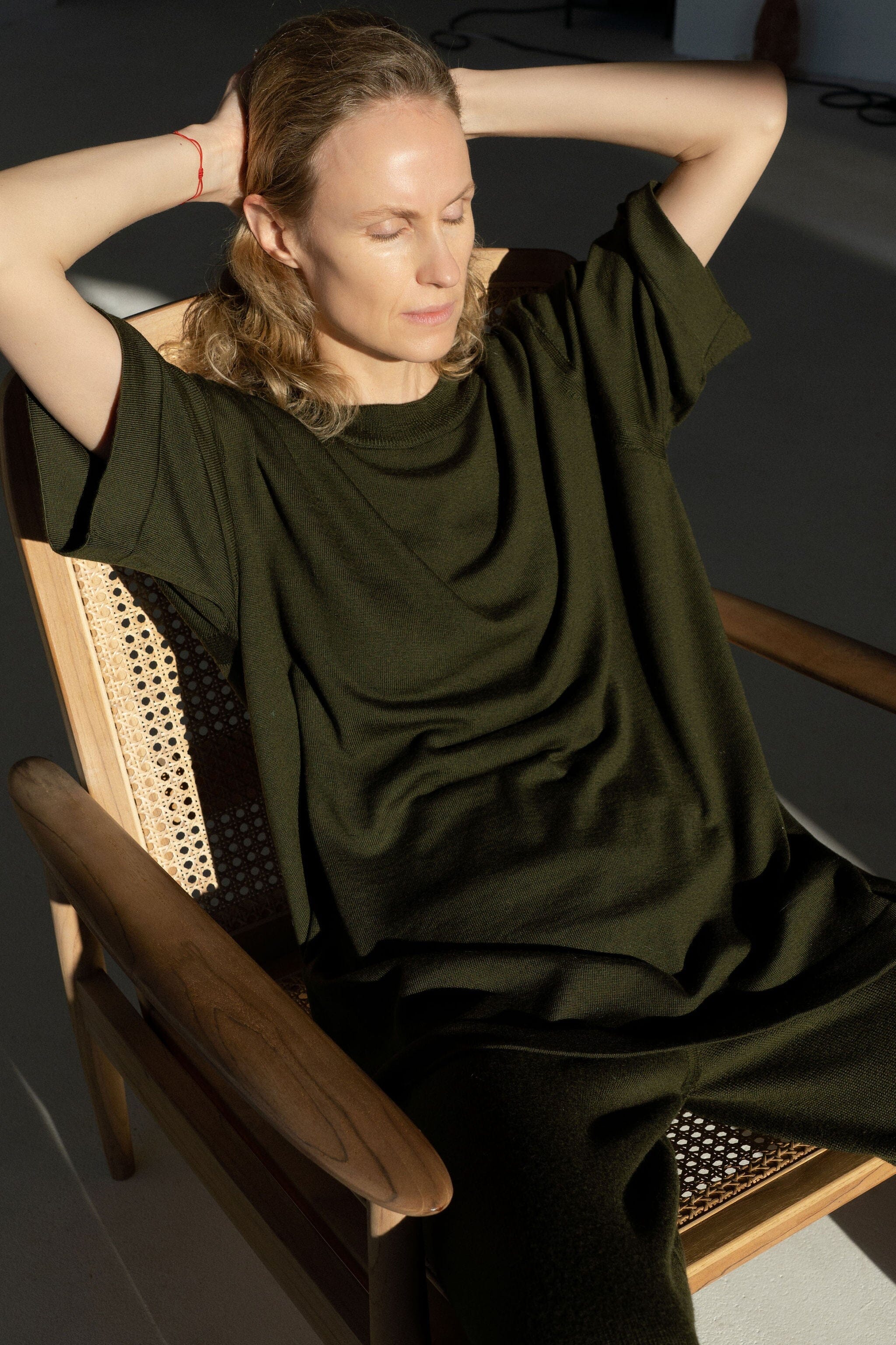 DARK OLIVE EXTRA FINE MERINO WOOL T-SHIRT for lovers and trees 