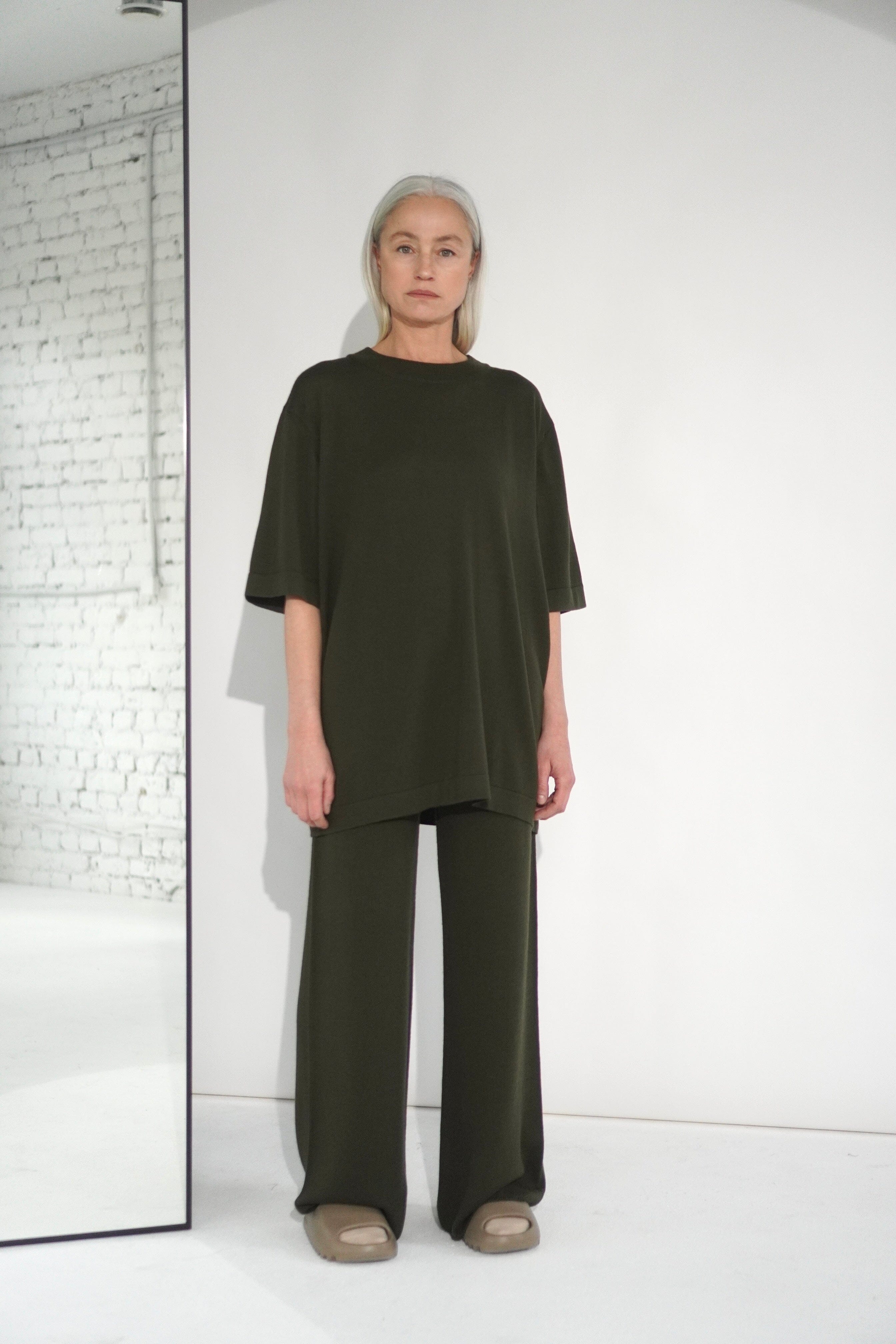 DARK OLIVE EXTRA FINE MERINO WOOL T-SHIRT AND TROUSERS SET for lovers and trees 