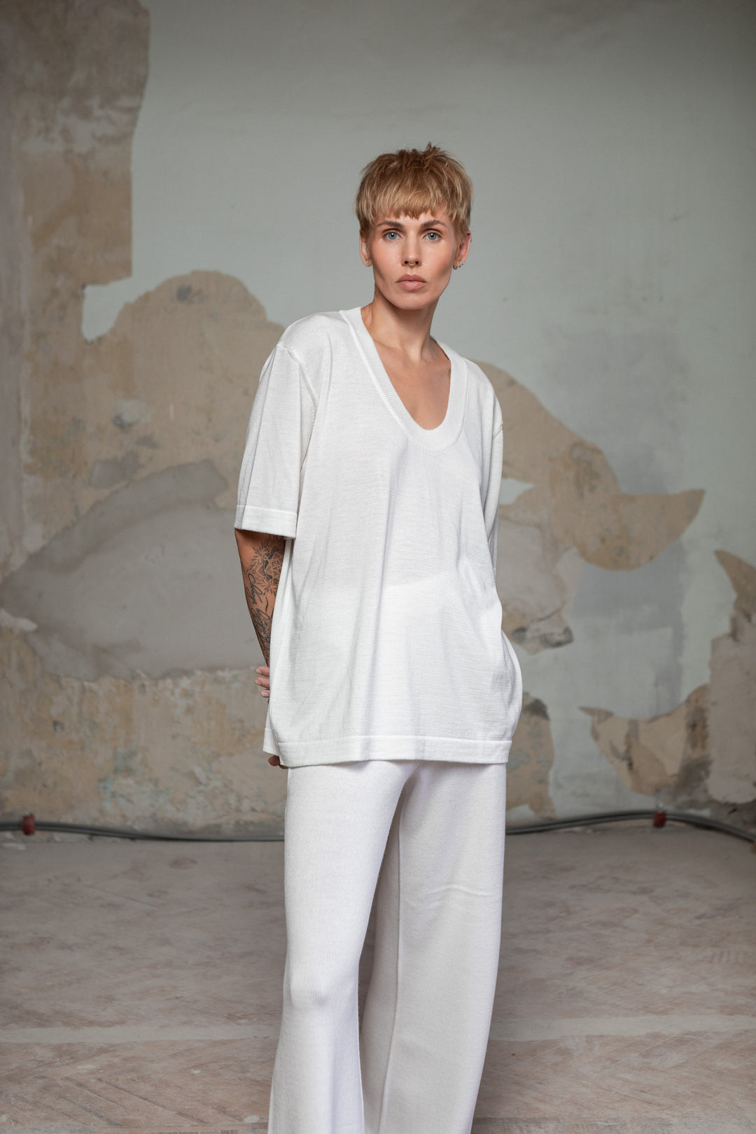 PEARL EXTRA FINE MERINO WOOL U-NECK T-SHIRT
