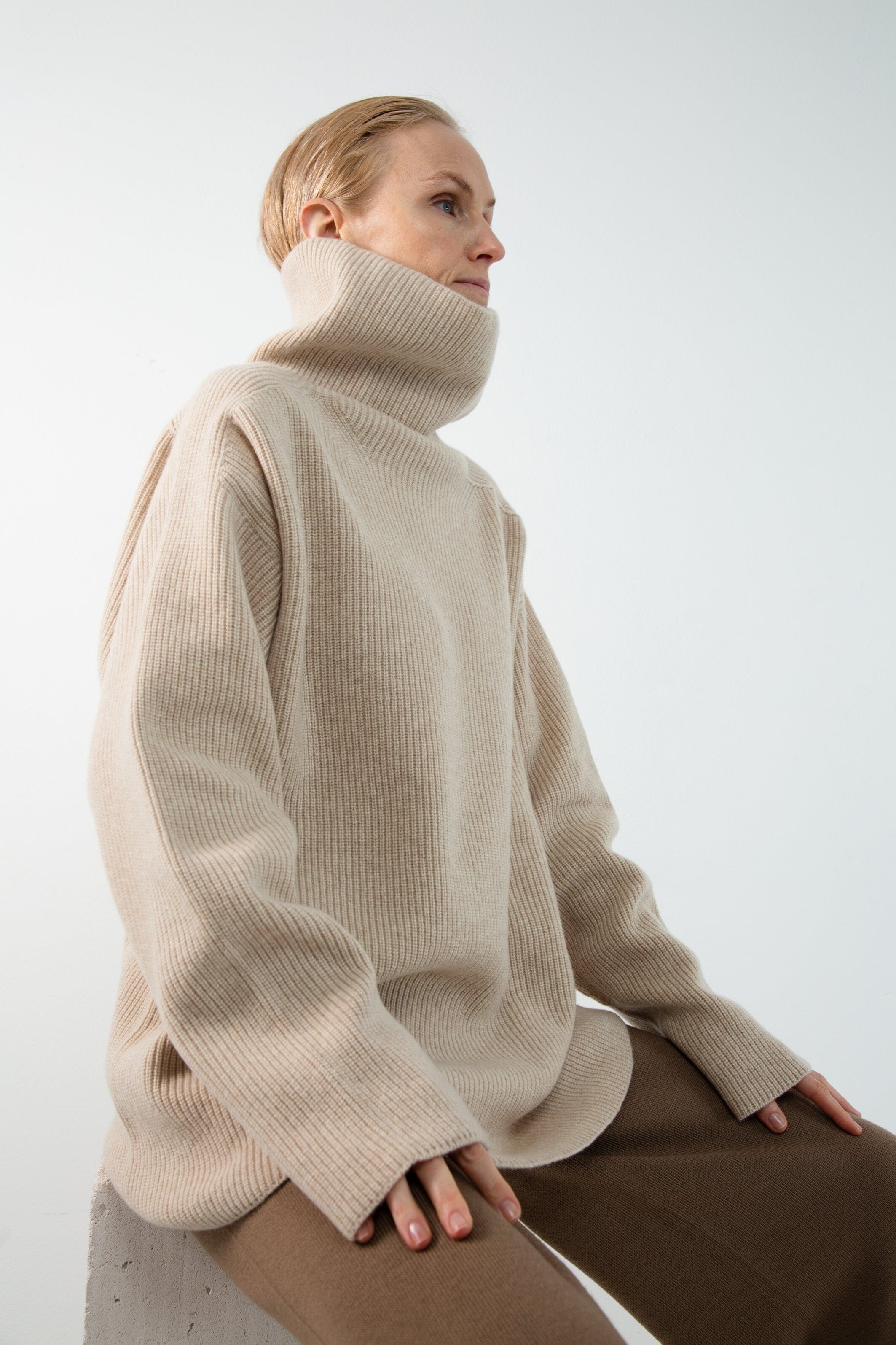 SAND BABY LAMBSWOOL HIGH NECK SWEATER for lovers and trees 
