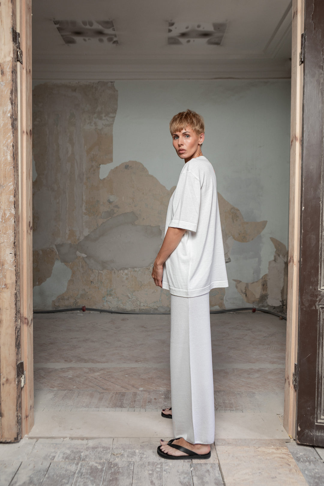 PEARL EXTRA FINE MERINO WOOL U-NECK T-SHIRT