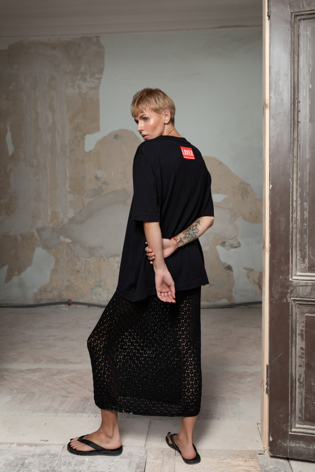 BLACK EXTRA FINE MERINO WOOL U-NECK T-SHIRT