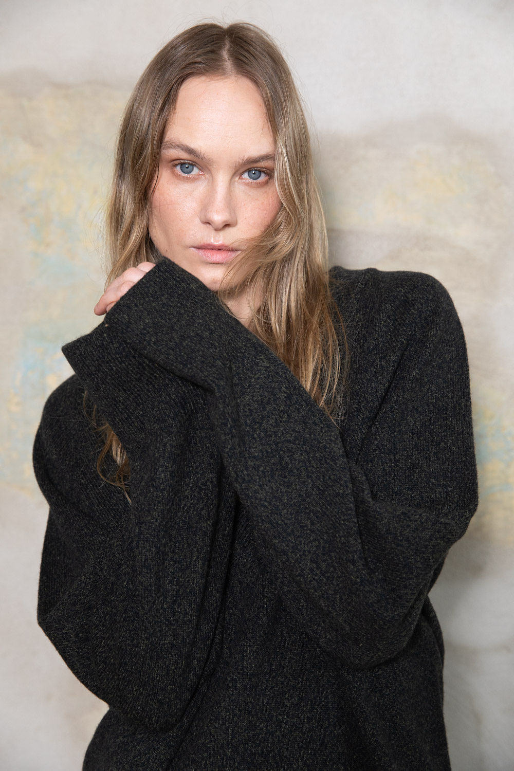 DARK GREY MELANGE CASHMERE-MERINO WOOL V-NECK SWEATER