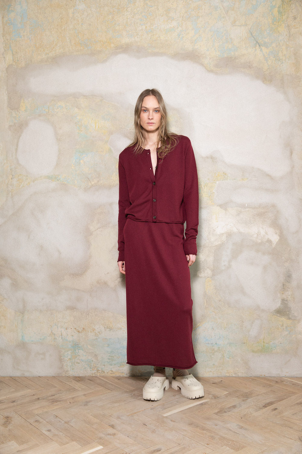 WINE RED SHEER-KNIT EXTRA FINE MERINO WOOL MIDI SKIRT
