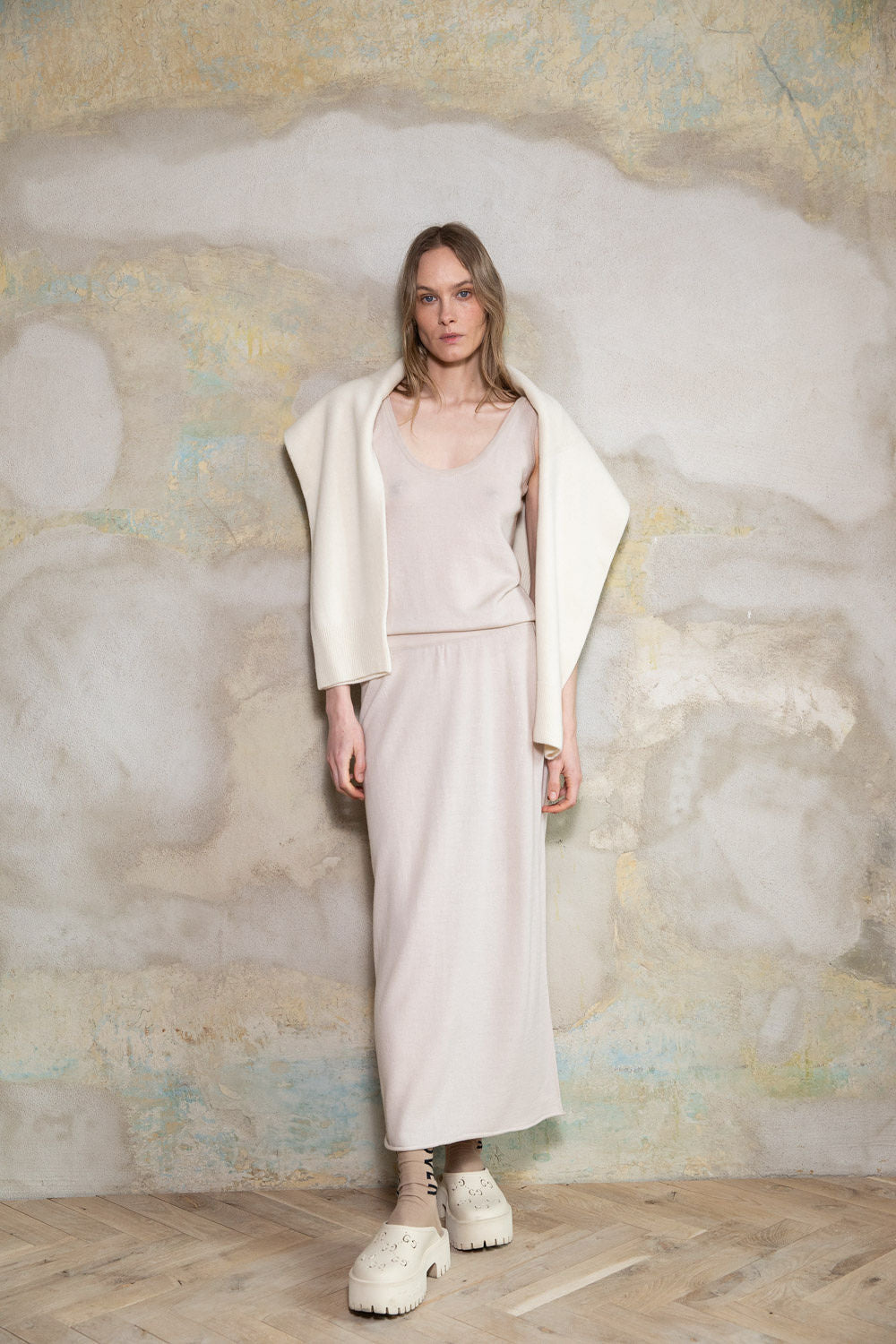 SOFT POWDER SHEER-KNIT EXTRA FINE MERINO WOOL MIDI SKIRT