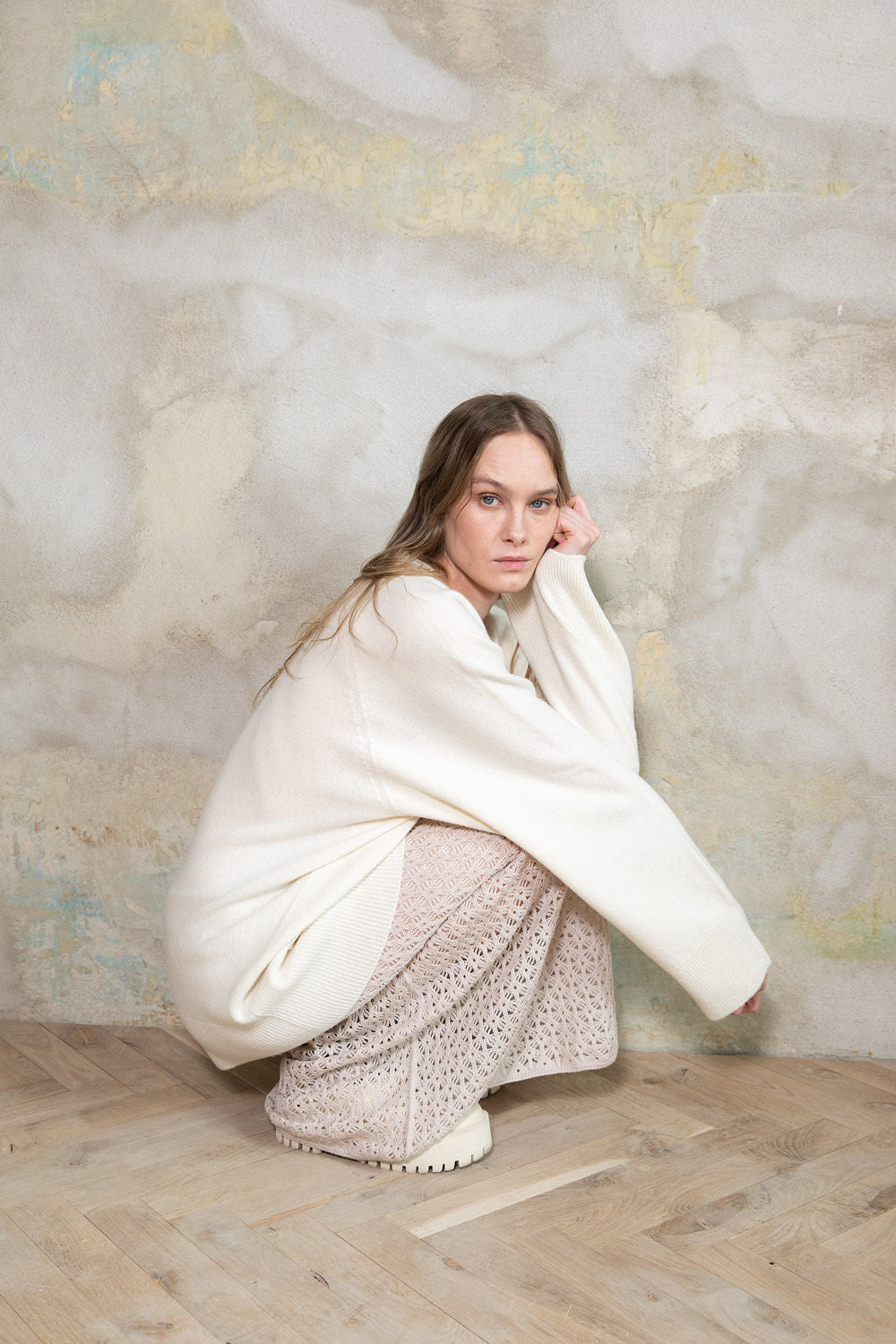 SOFT POWDER EXTRA FINE MERINO WOOL LACE SKIRT