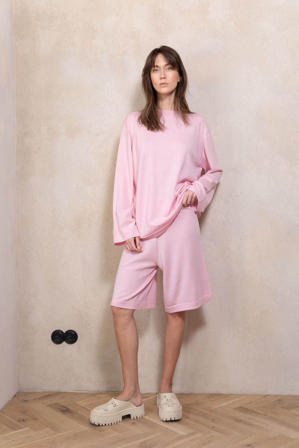 BABY PINK EXTRA FINE MERINO WOOL KNEE SHORTS