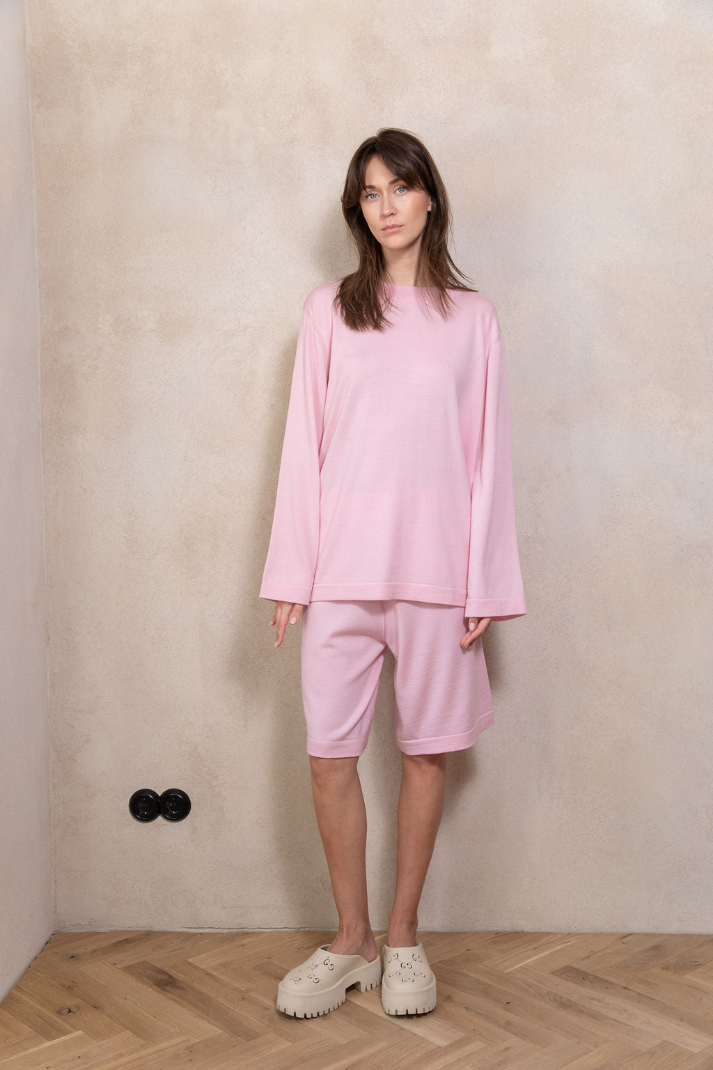 BABY PINK EXTRA FINE MERINO WOOL KNEE SHORTS