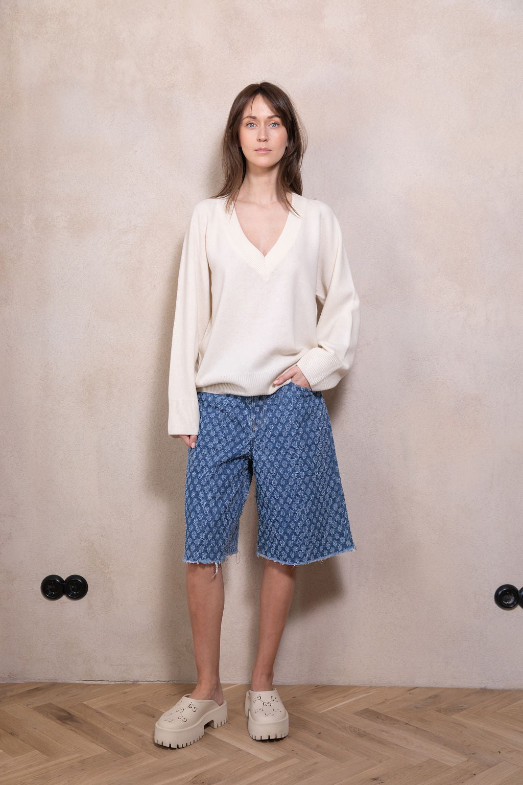 PEARL CASHMERE-MERINO WOOL V-NECK SWEATER