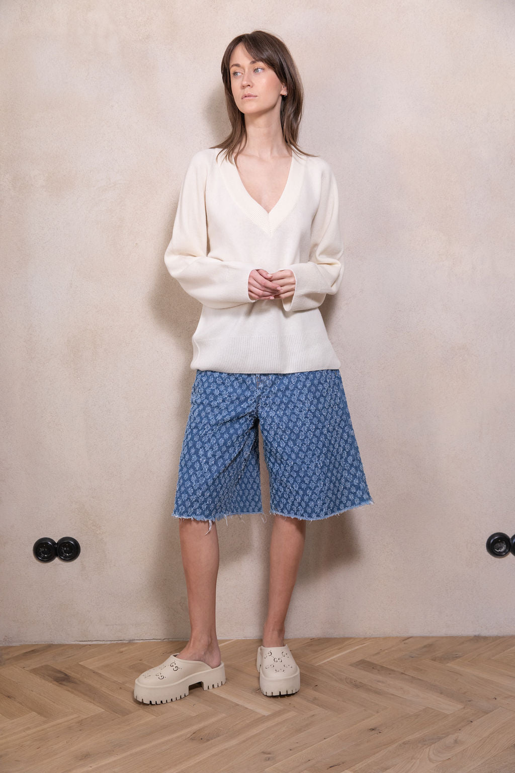 PEARL CASHMERE-MERINO WOOL V-NECK SWEATER