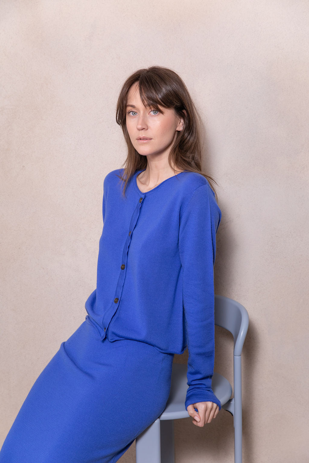 ELECTRIC BLUE EXTRA FINE MERINO WOOL BUTTON-UP MINI CARDIGAN