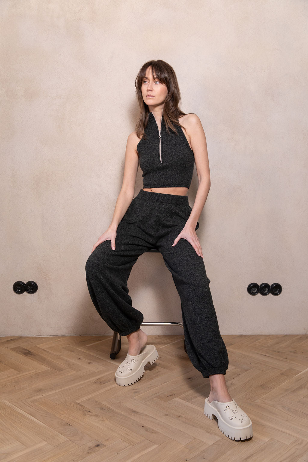 DARK GREY CASHMERE-MERINO WOOL CROP TOP