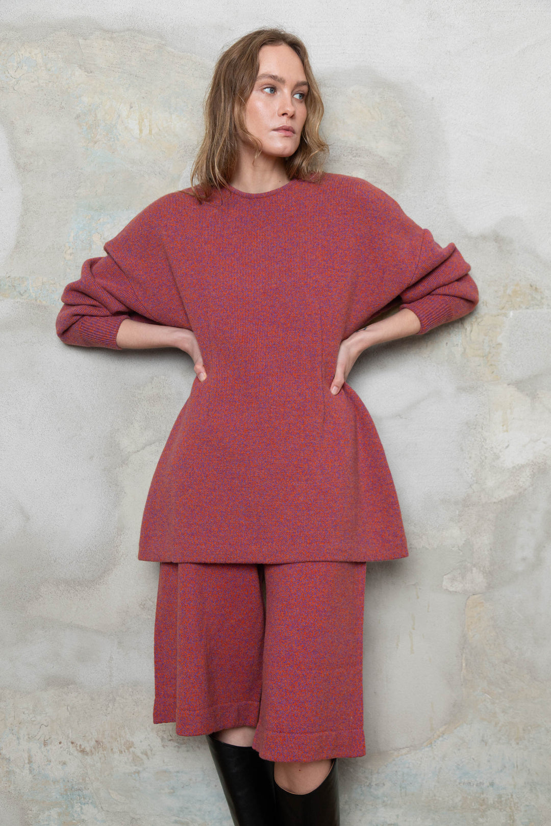 RASPBERRY MELANGE CASHMERE-MERINO WOOL KNEE SHORTS