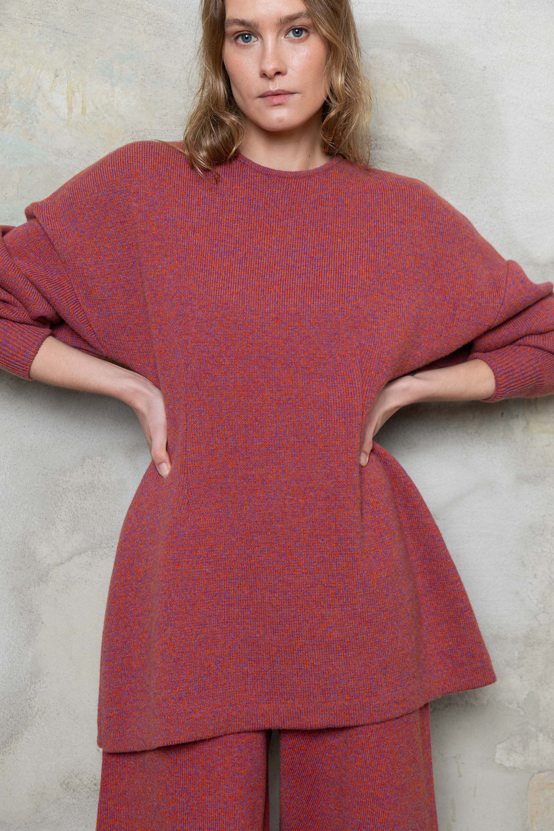 RASPBERRY MELANGE CASHMERE-MERINO WOOL SCULPTED-WAIST SWEATER