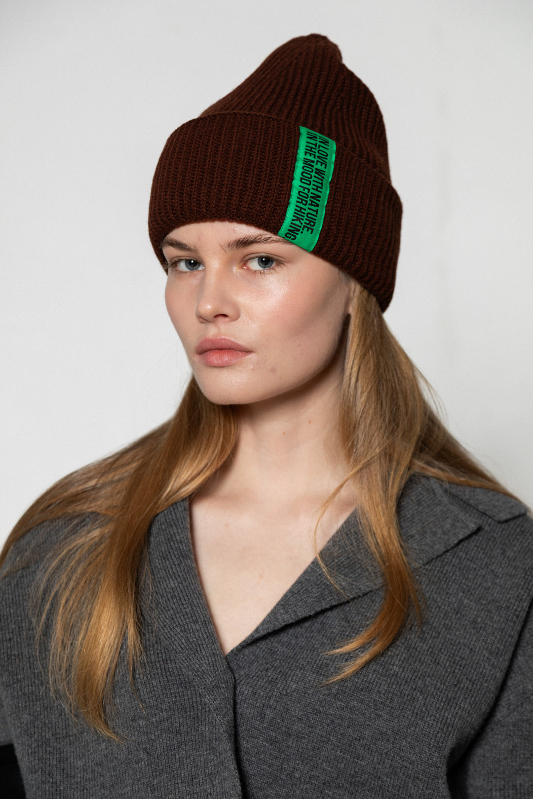 CHOCOLATE LAMBWOOL BEANIE WITH CHOCOLATE LABEL