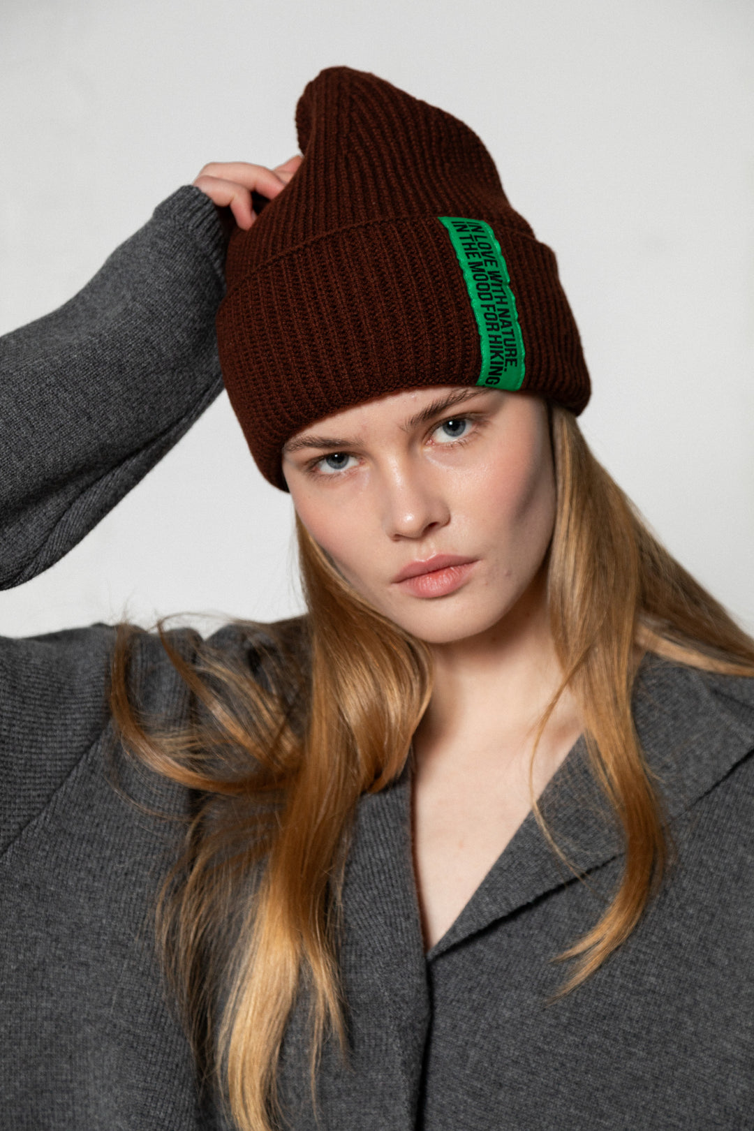 CHOCOLATE LAMBWOOL BEANIE WITH CHOCOLATE LABEL