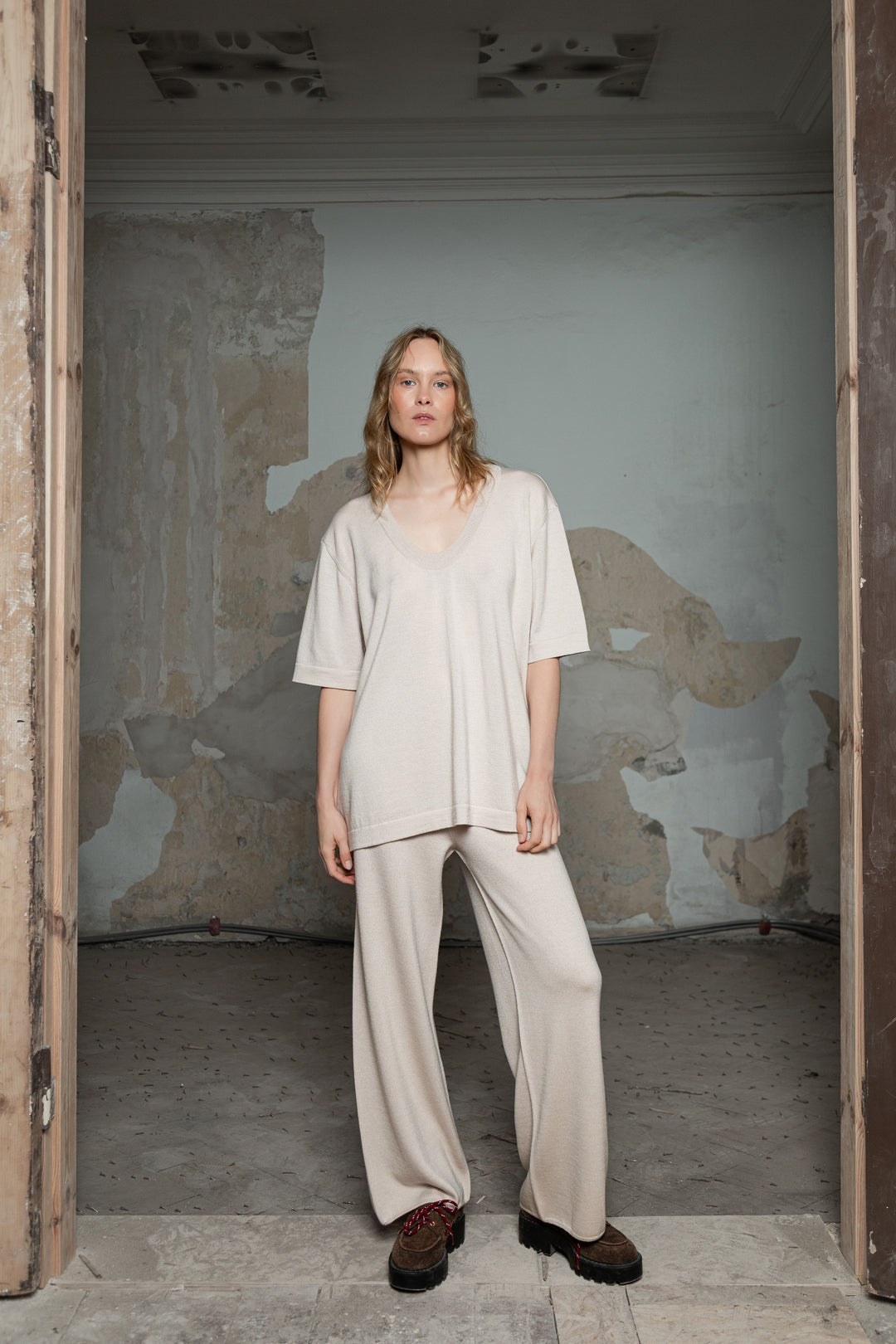 SOFT POWDER EXTRA FINE MERINO WOOL U-NECK T-SHIRT