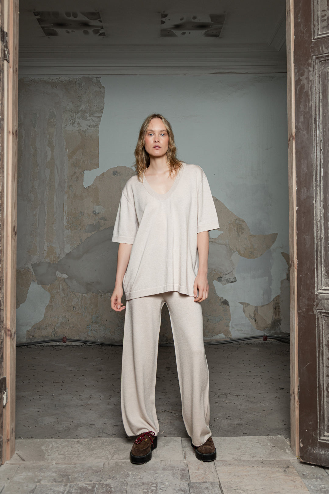 SOFT POWDER EXTRA FINE MERINO WOOL U-NECK T-SHIRT
