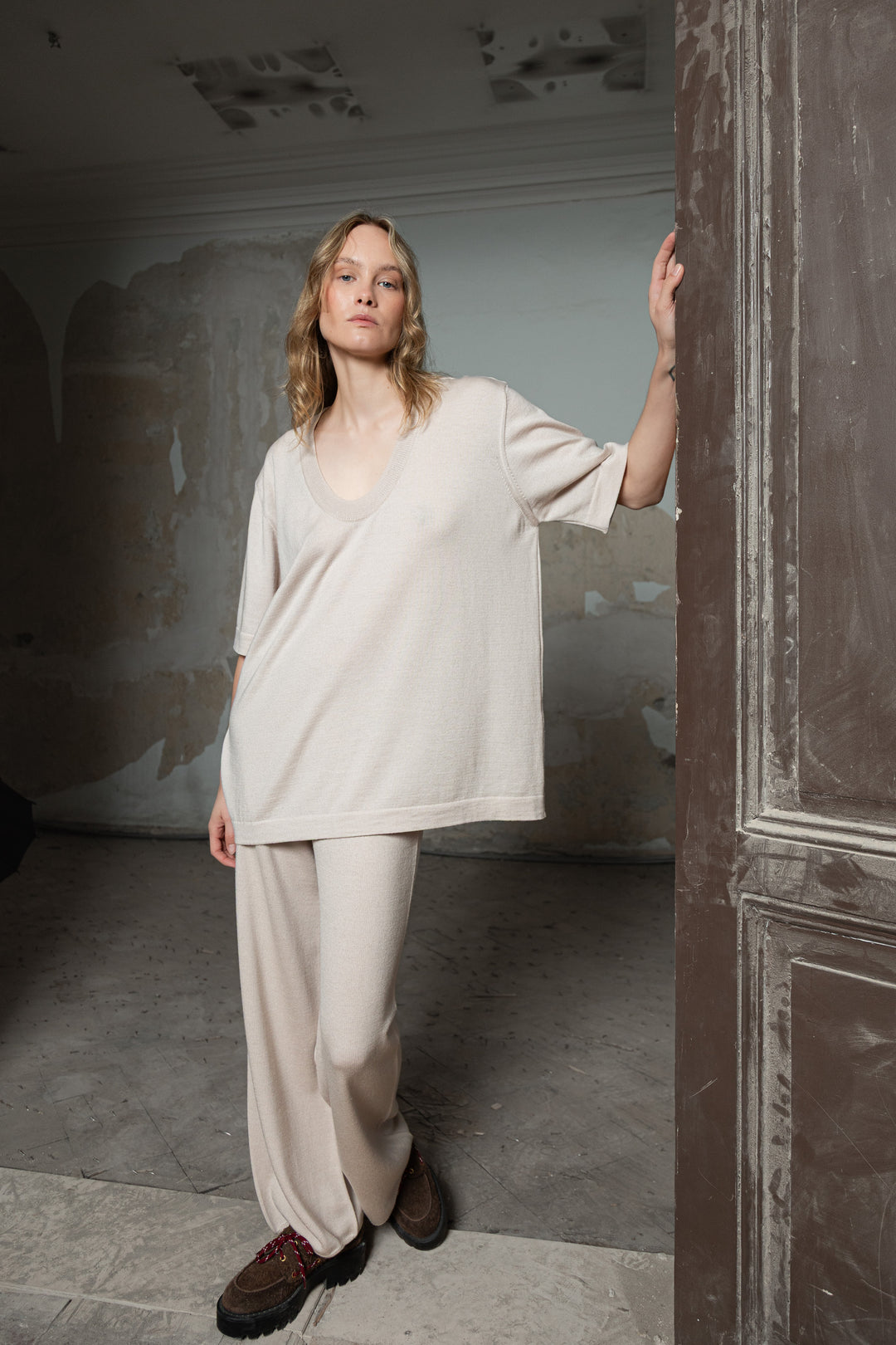SOFT POWDER EXTRA FINE MERINO WOOL U-NECK T-SHIRT