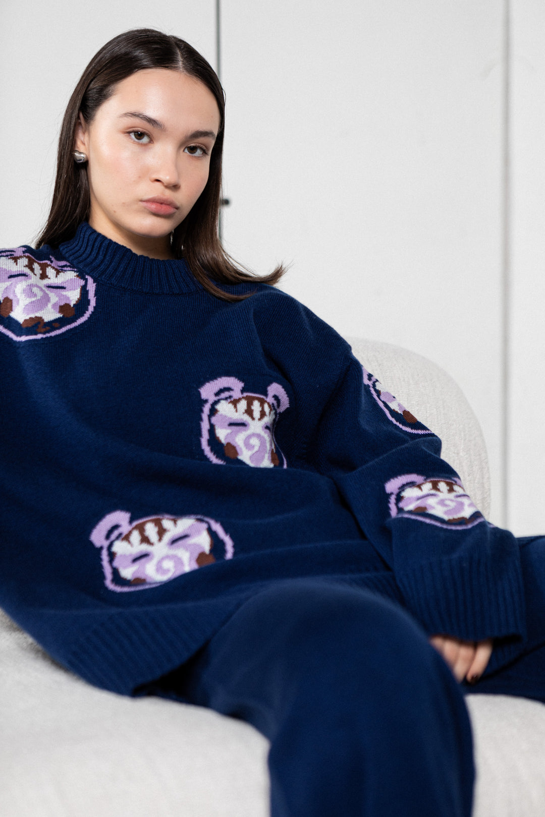 NAVY BLUE BEAR SWEATER