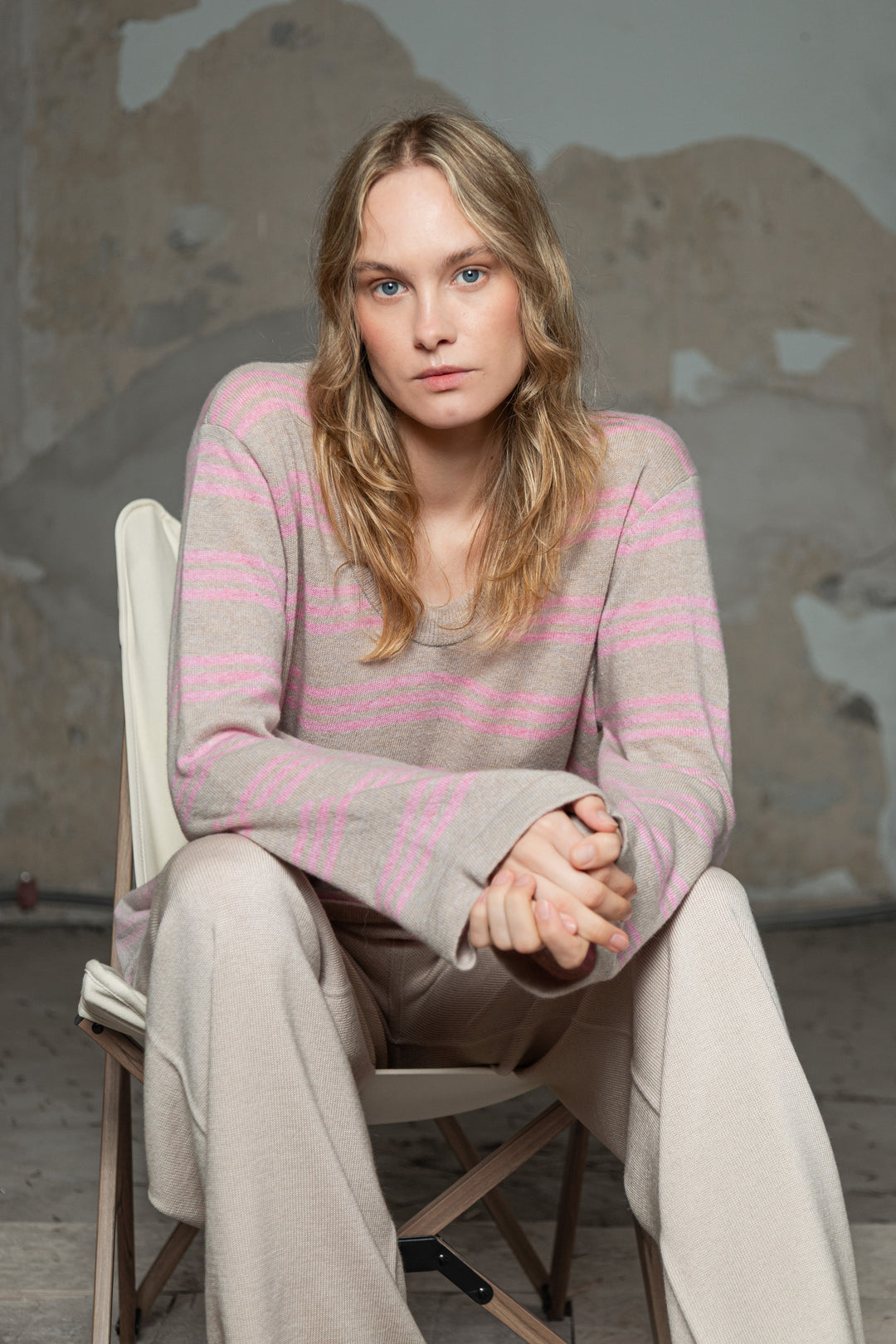 POWDER/SOFT PINK CASHMERE-MERINO WOOL U-NECK SHIRT