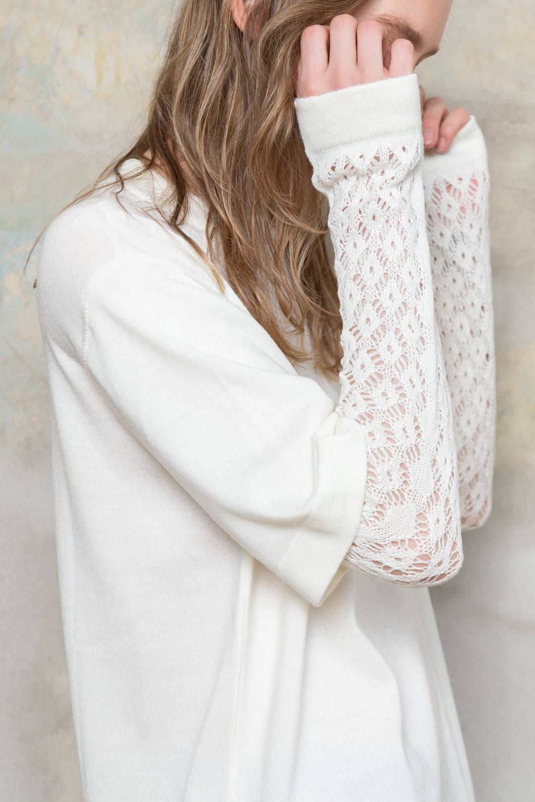 PEARL EXTRA FINE MERINO WOOL T-SHIRT WITH LACE SLEEVES