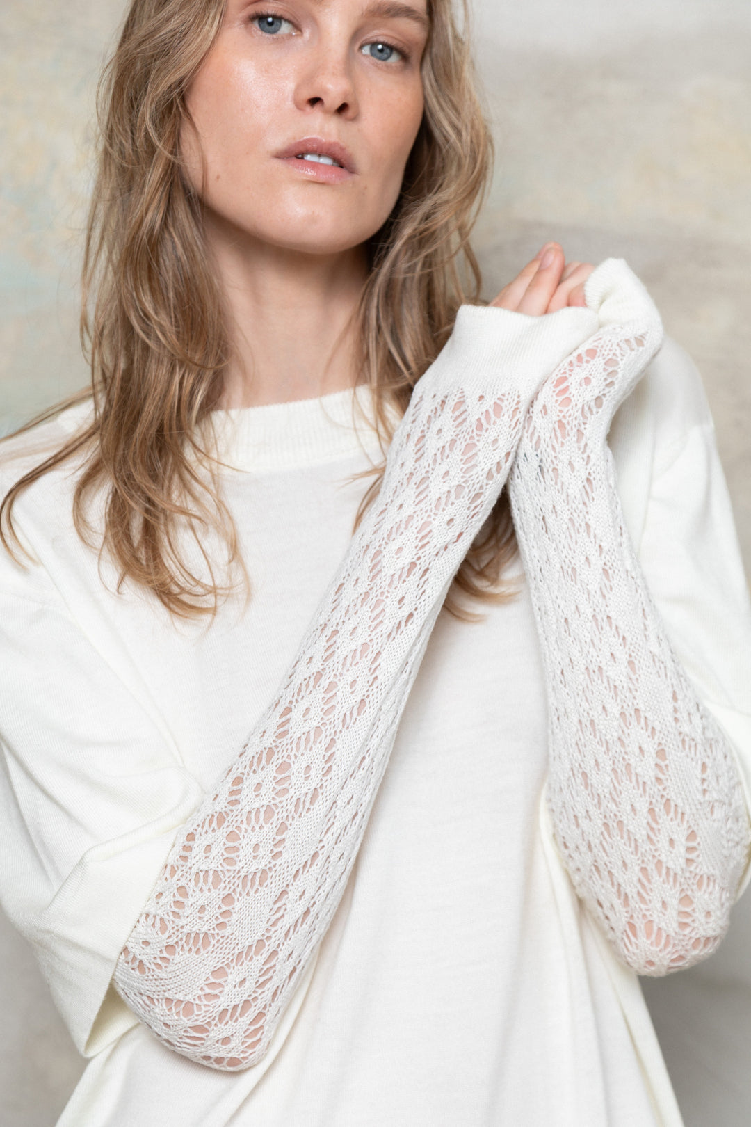 PEARL EXTRA FINE MERINO WOOL T-SHIRT WITH LACE SLEEVES