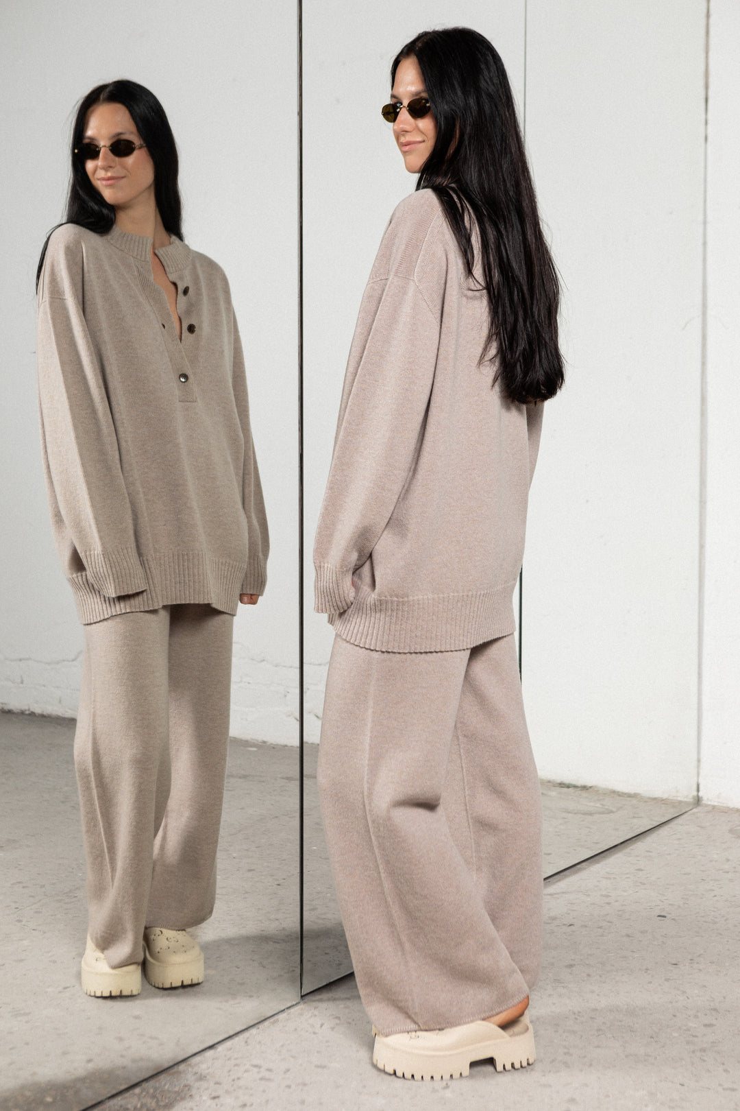 POWDER CASHMERE-MERINO WOOL V-NECK SWEATER