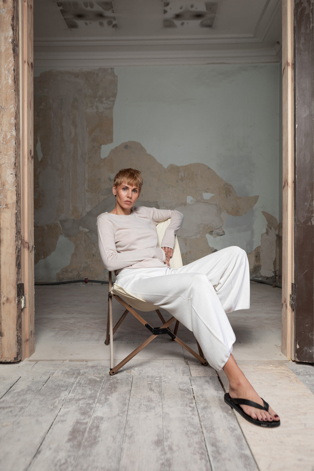 SOFT POWDER EXTRA FINE MERINO WOOL FINE KNIT SWEATER