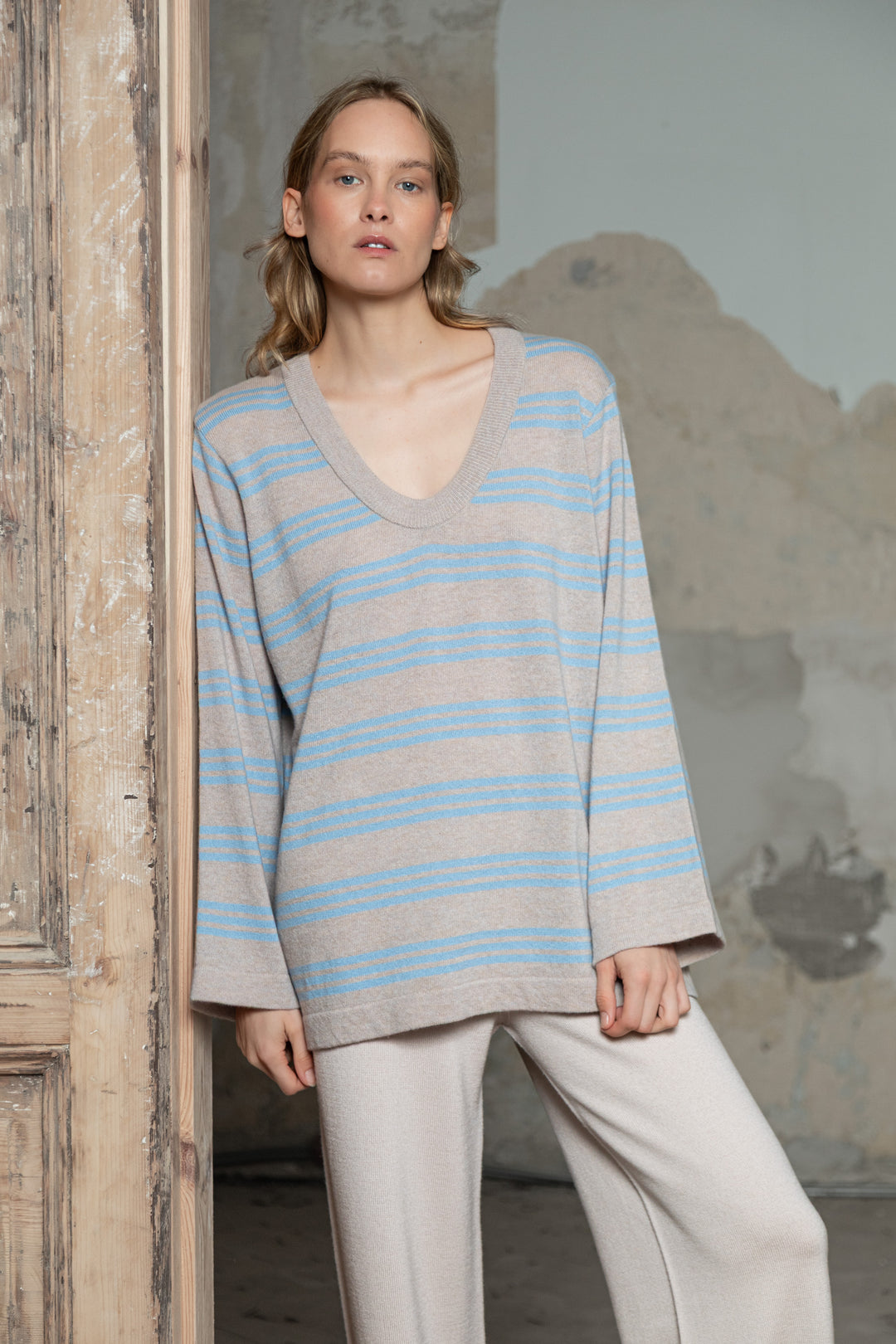 POWDER/CLOUD BLUE CASHMERE-MERINO WOOL U-NECK SHIRT