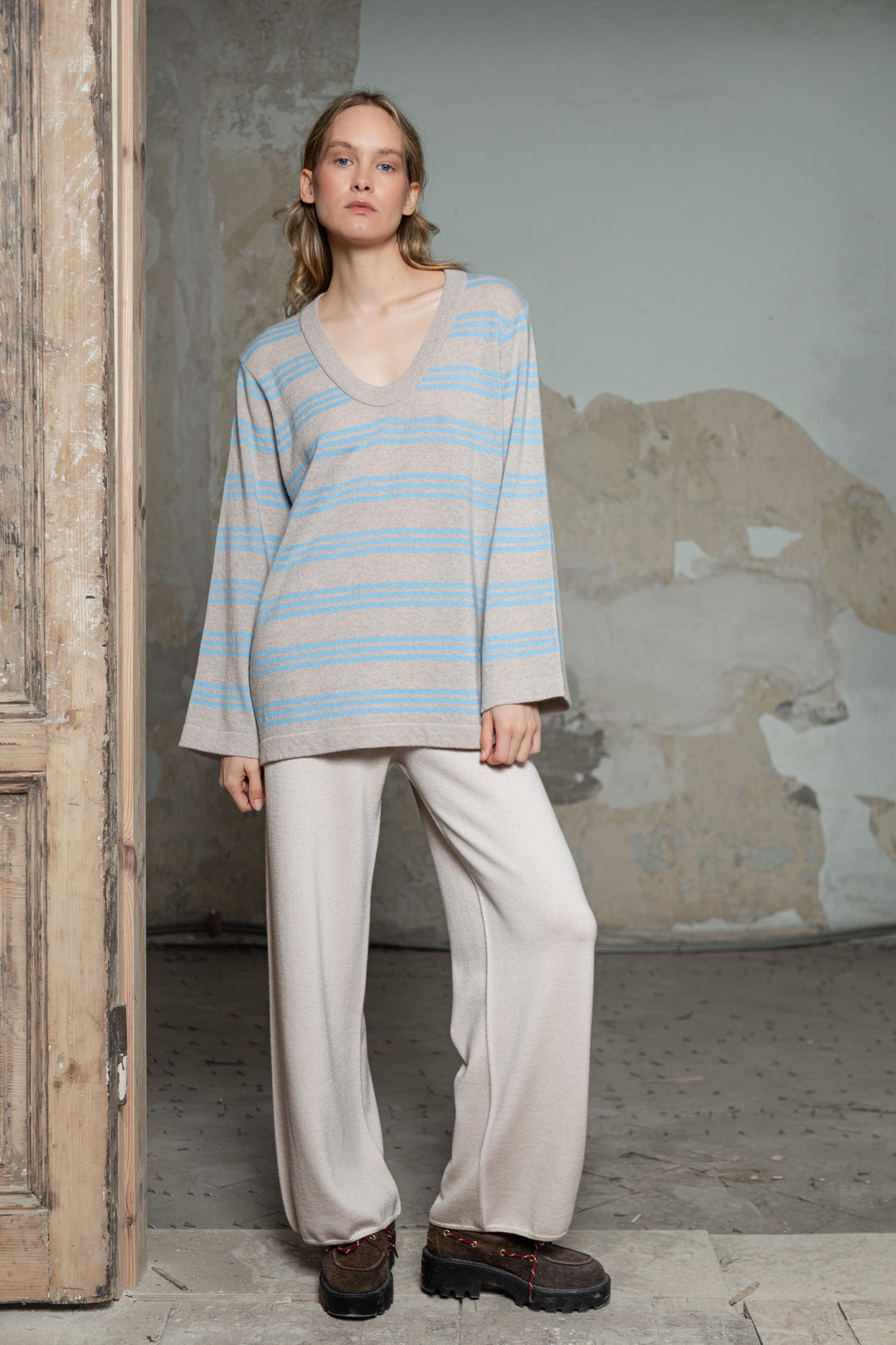 POWDER/CLOUD BLUE CASHMERE-MERINO WOOL U-NECK SHIRT