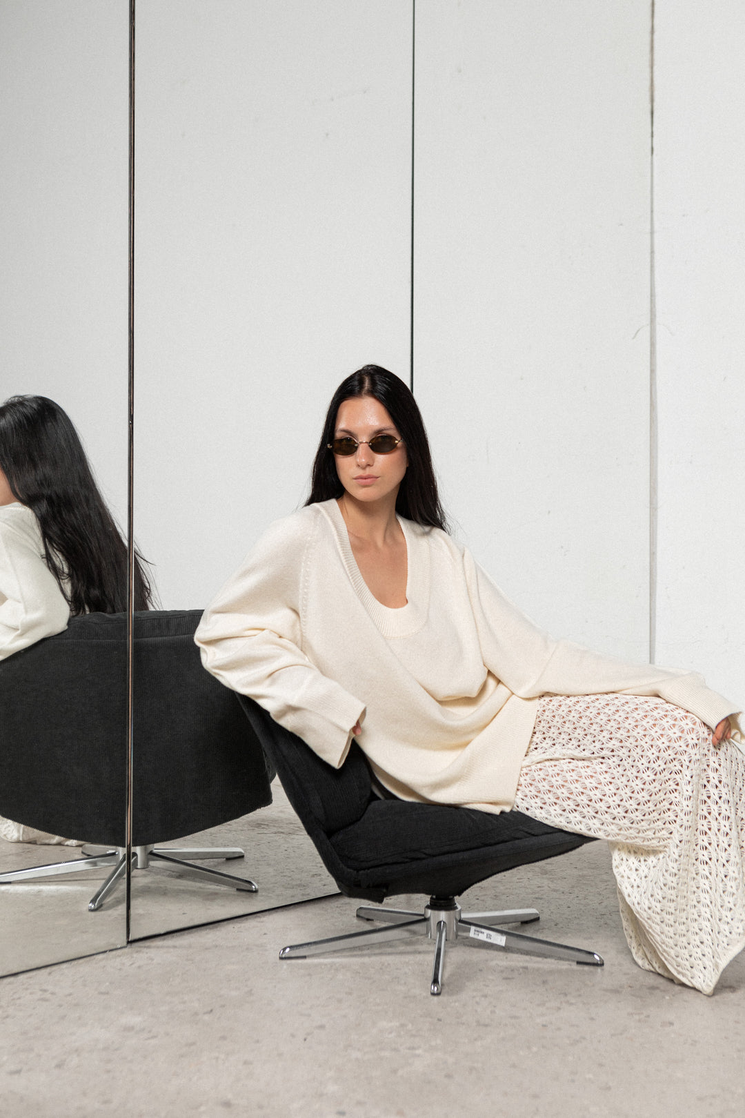 PEARL CASHMERE-MERINO WOOL U-NECK SWEATER