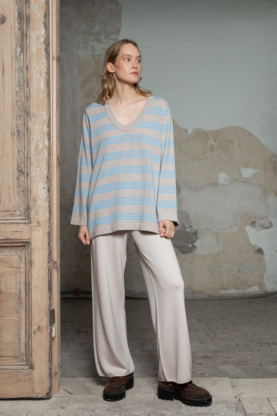 POWDER/CLOUD BLUE CASHMERE-MERINO WOOL U-NECK SHIRT