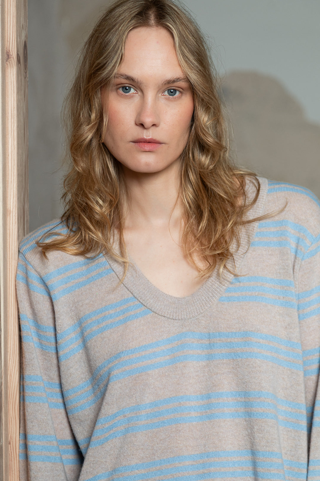 POWDER/CLOUD BLUE CASHMERE-MERINO WOOL U-NECK SHIRT