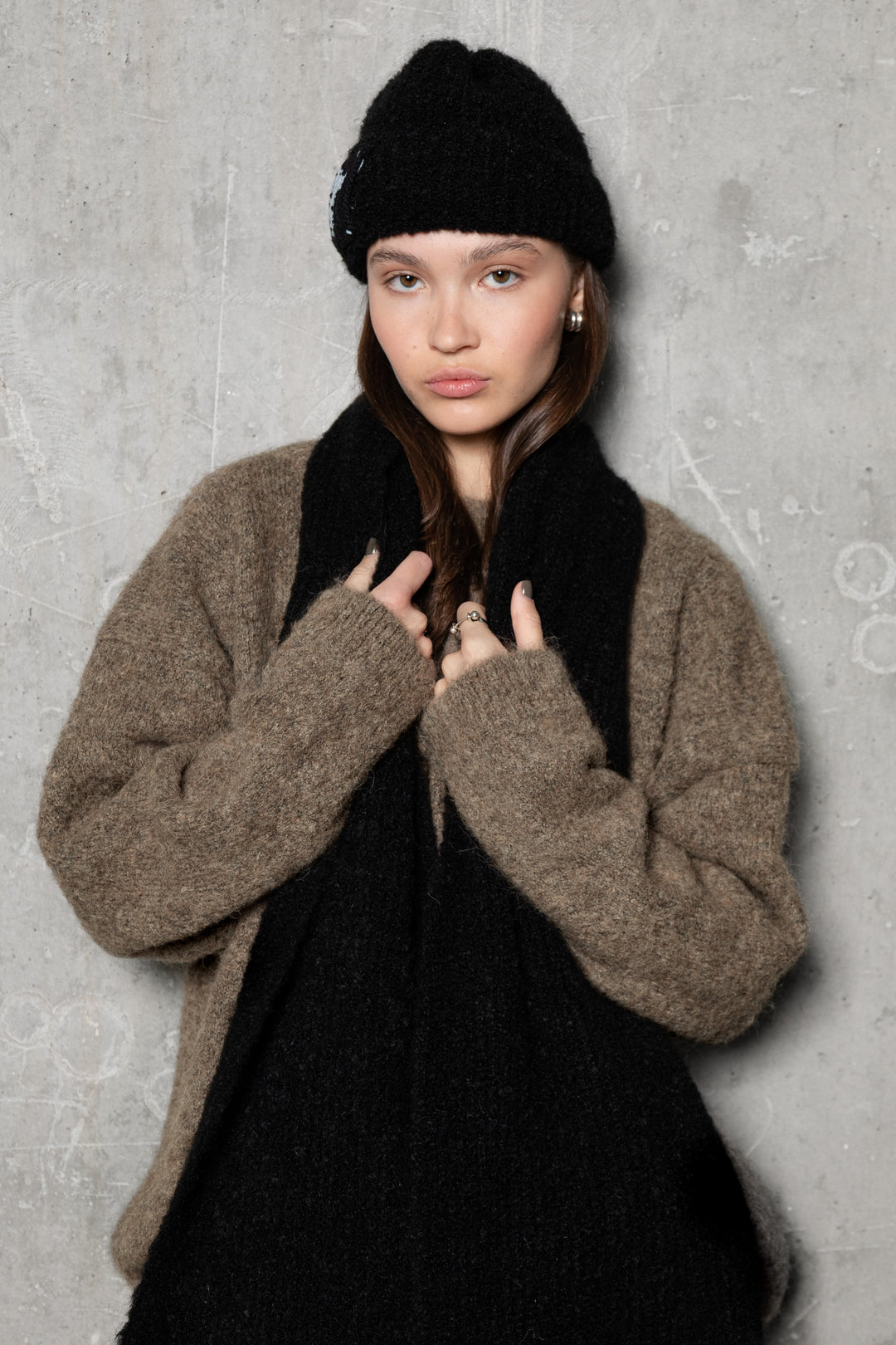 BLACK TEDDY ALPACA BEANIE