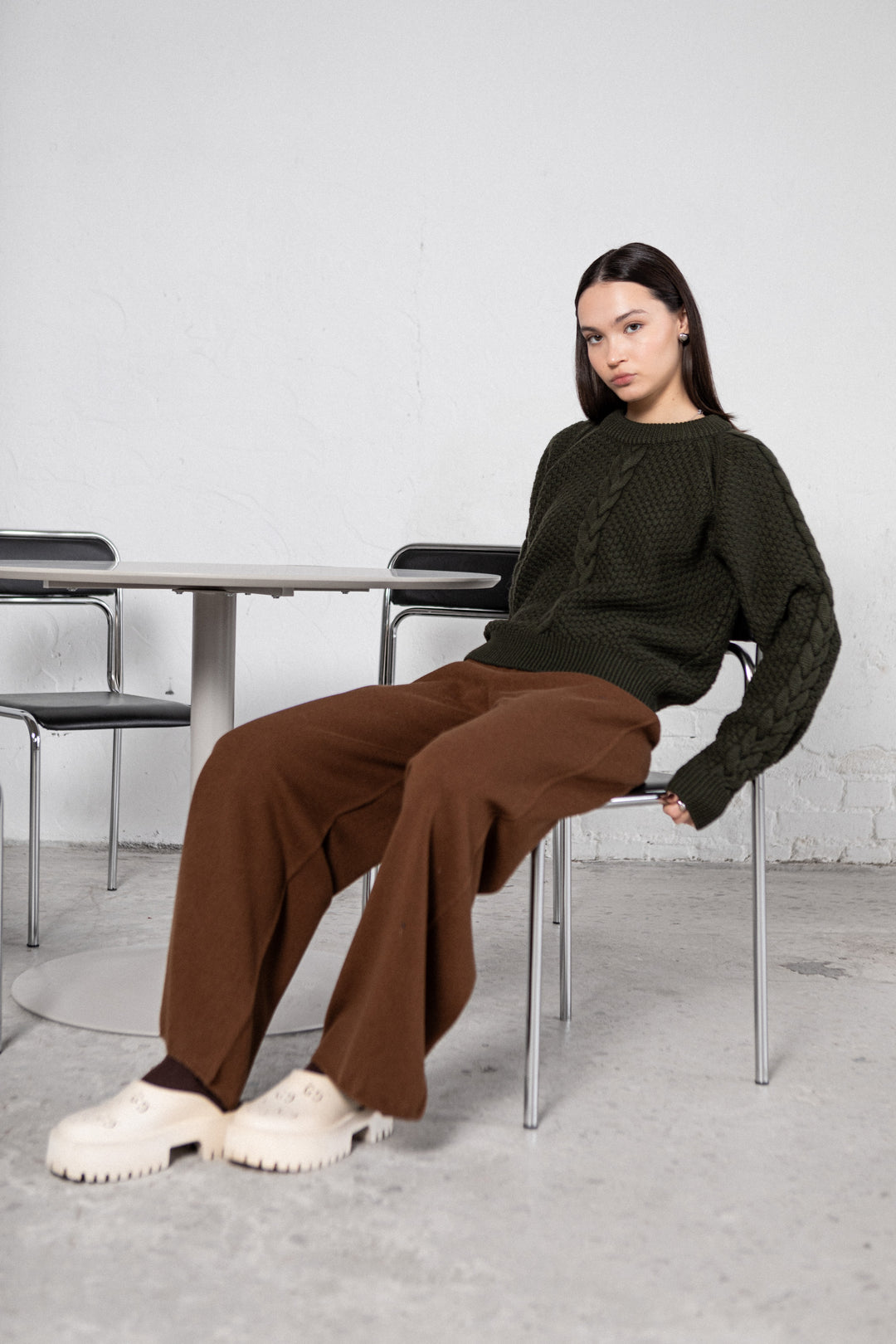 DARK OLIVE CABLE-KNIT EXTRA FINE MERINO WOOL SWEATER