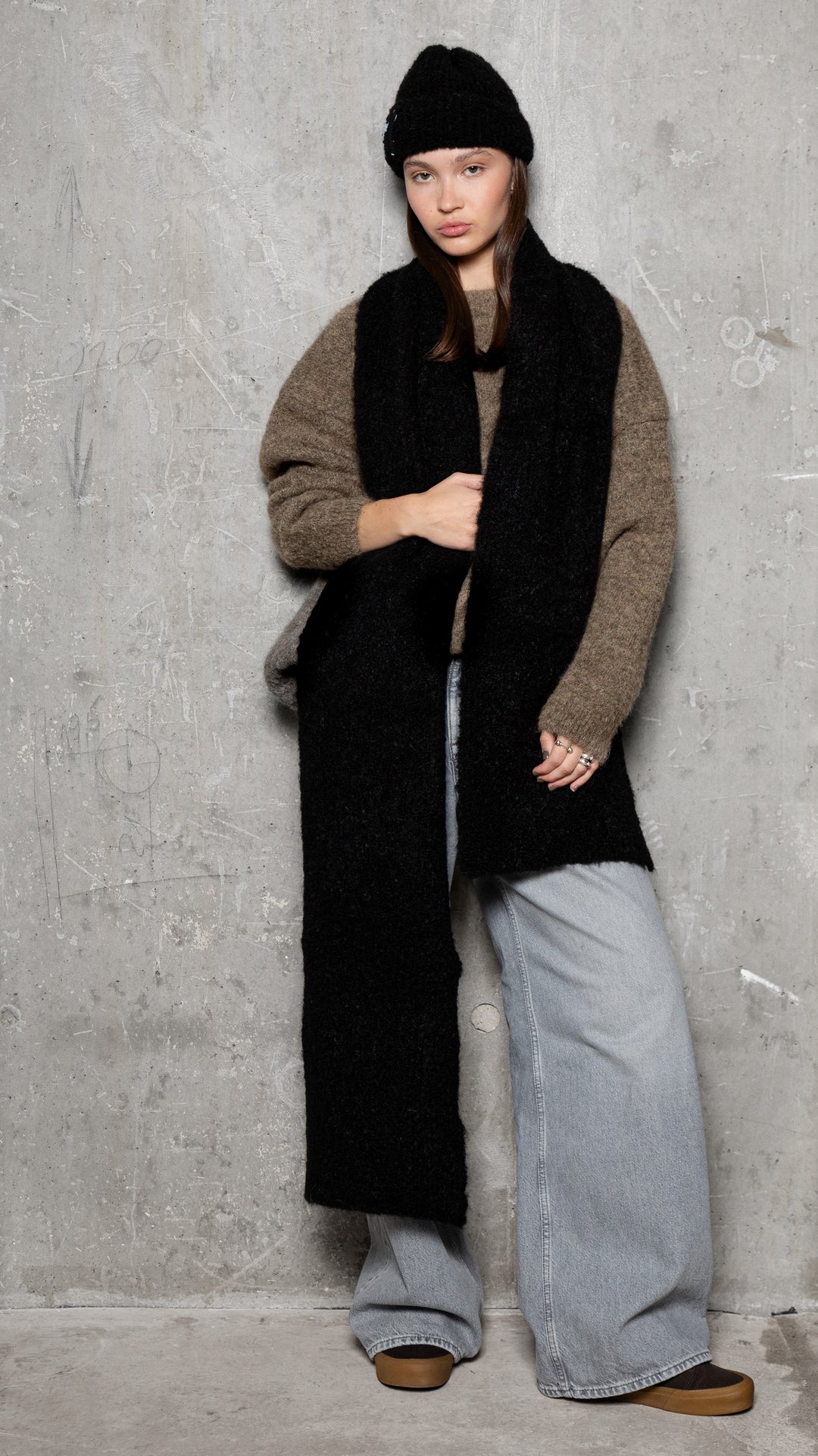 BLACK TEDDY ALPACA SCARF