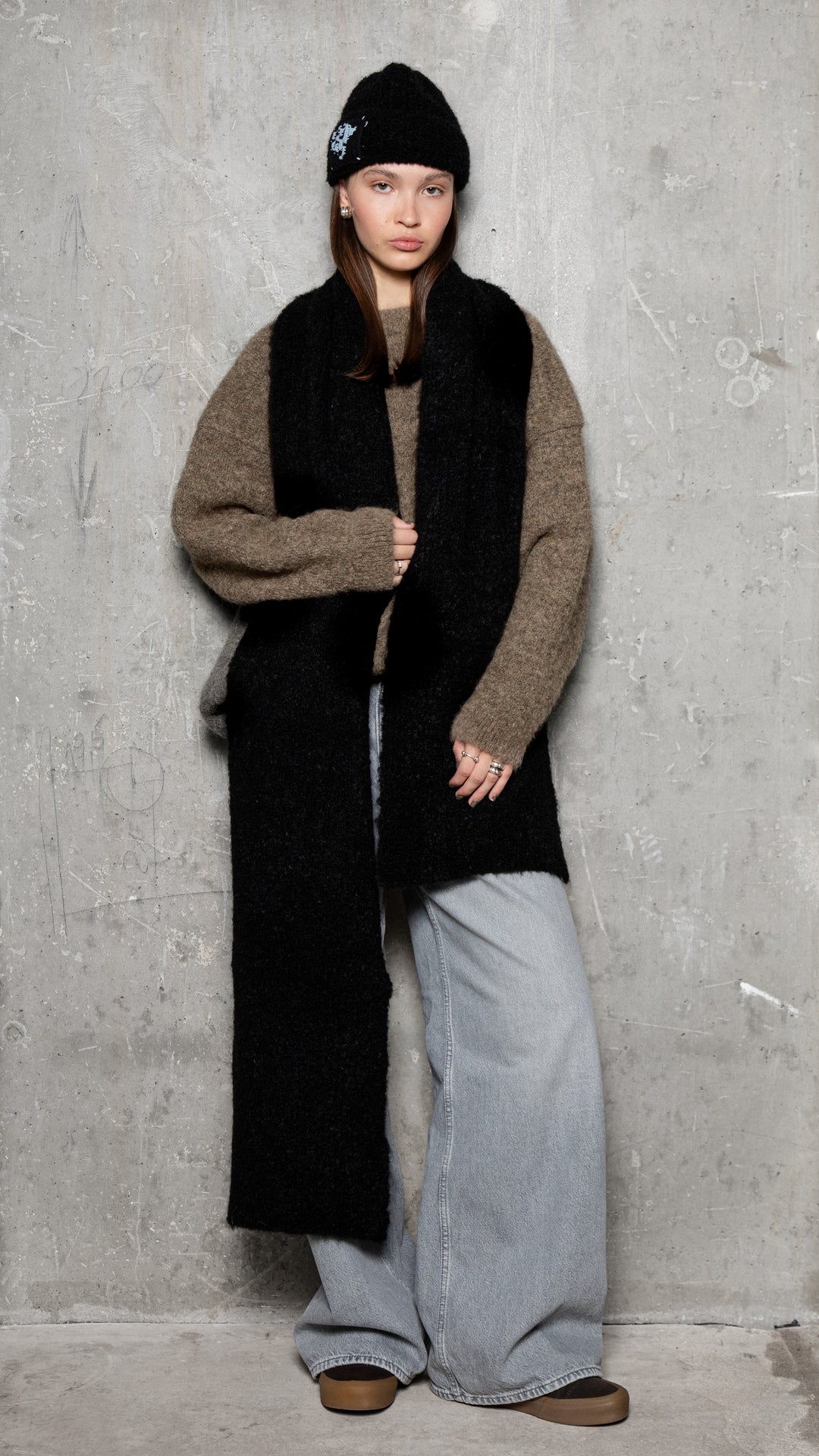 BLACK TEDDY ALPACA SCARF