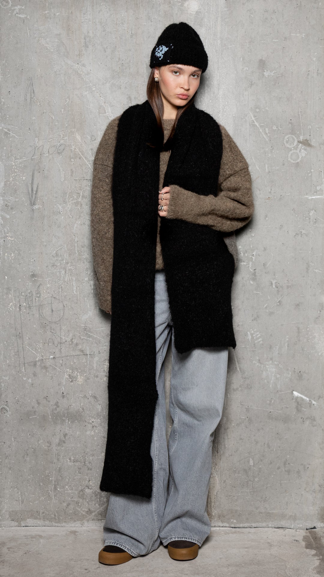 BLACK TEDDY ALPACA SCARF