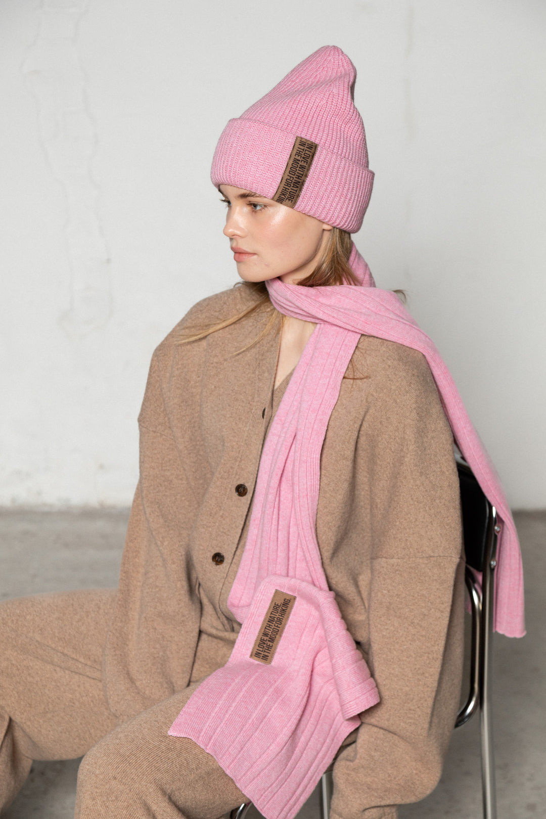 SOFT PINK CASHMERE-MERINO WOOL BEANIE WITH CHOCOLATE LABEL