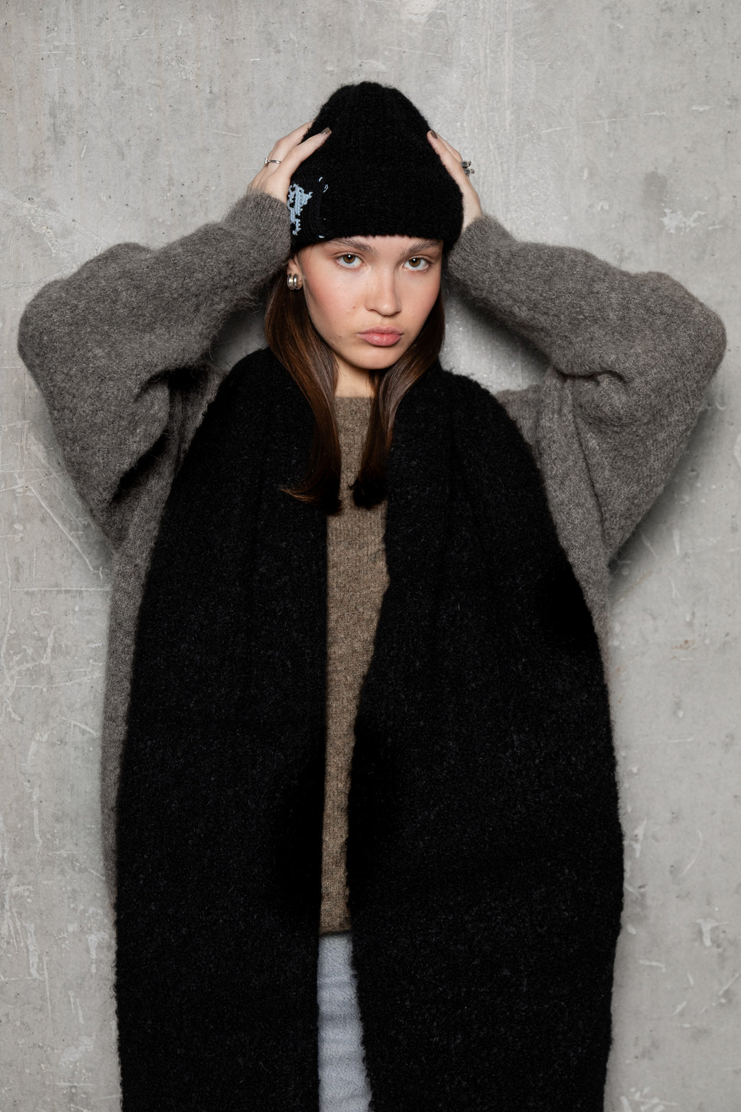 BLACK TEDDY ALPACA SCARF