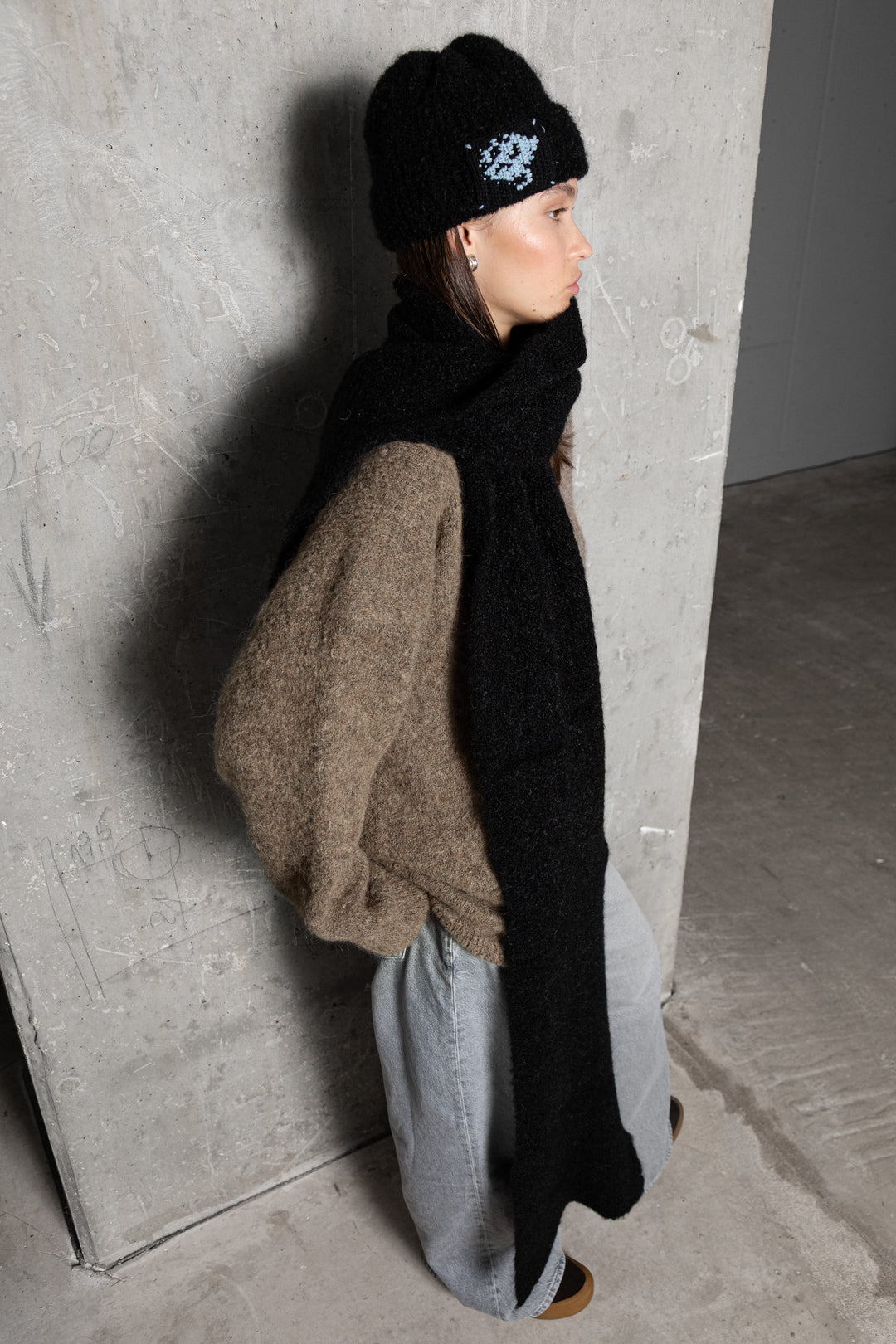 BLACK TEDDY ALPACA SCARF