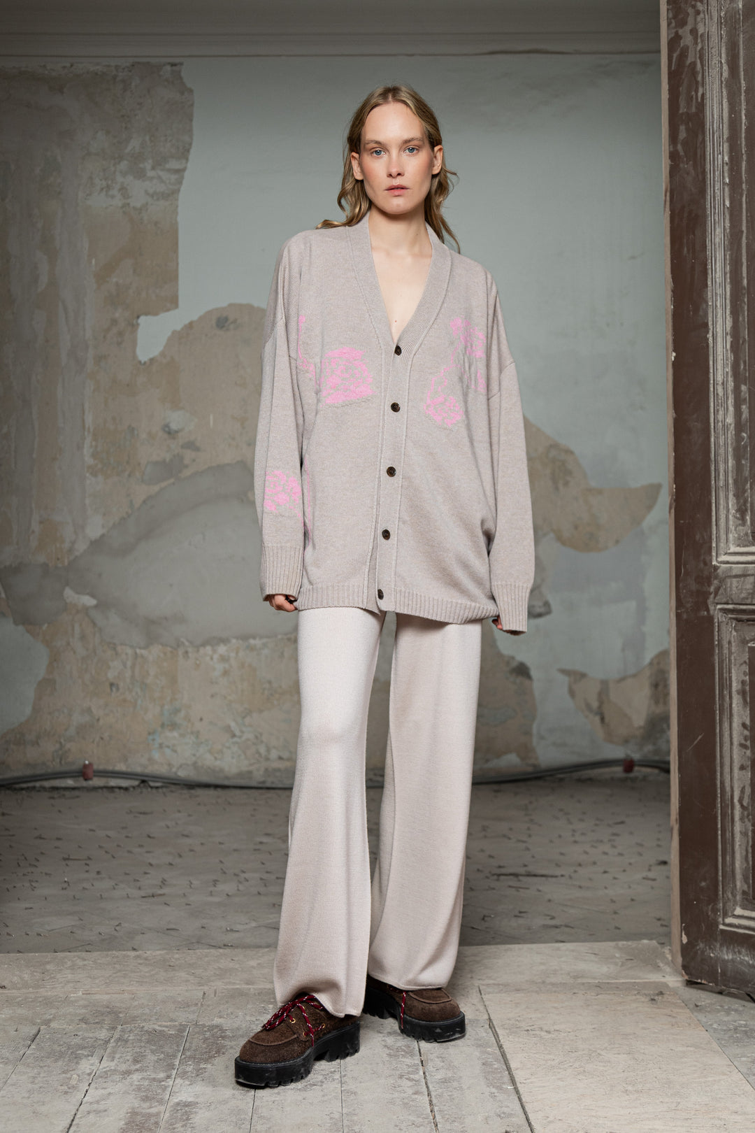 POWDER/SOFT PINK CASHMERE-MERINO WOOL ROSE CARDIGAN