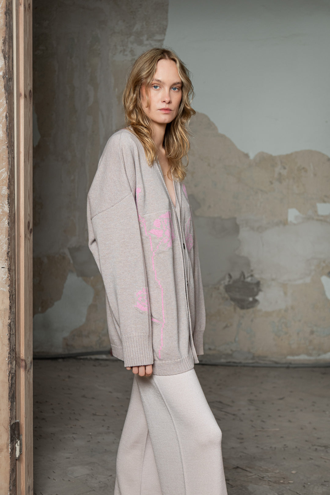 POWDER/SOFT PINK CASHMERE-MERINO WOOL ROSE CARDIGAN