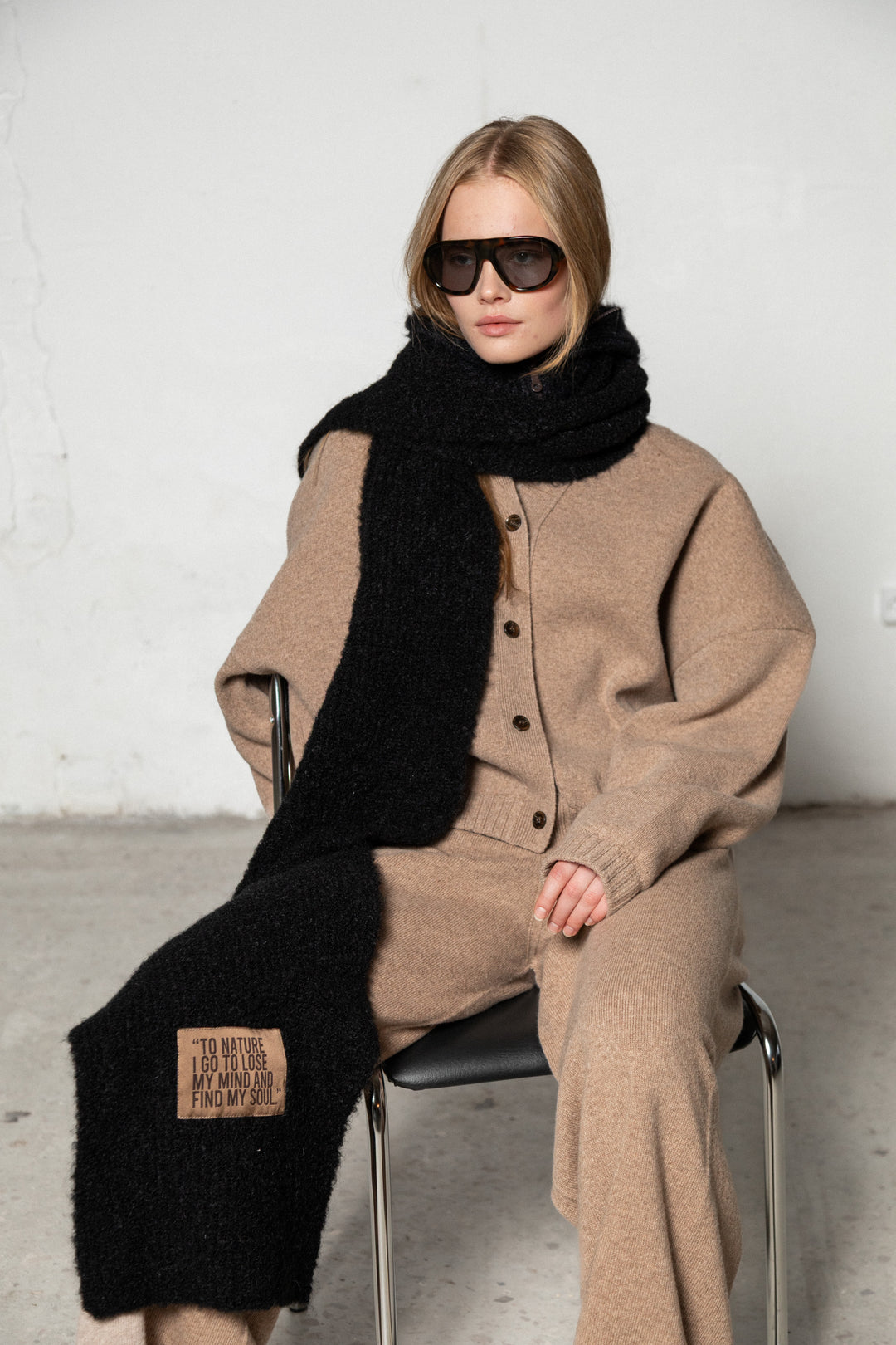 BLACK TEDDY ALPACA SCARF WITH BROWN LABEL