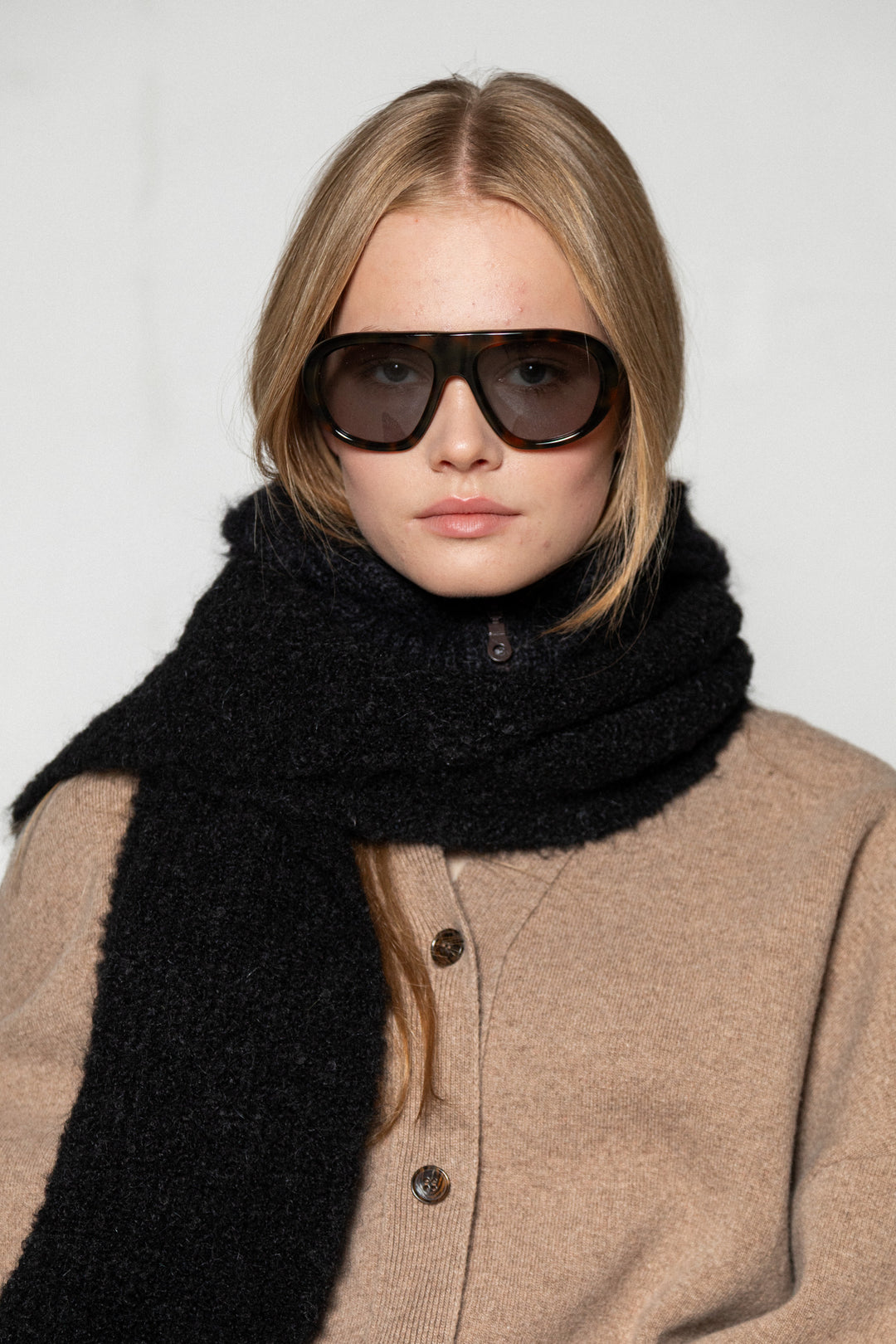 BLACK TEDDY ALPACA SCARF WITH BROWN LABEL