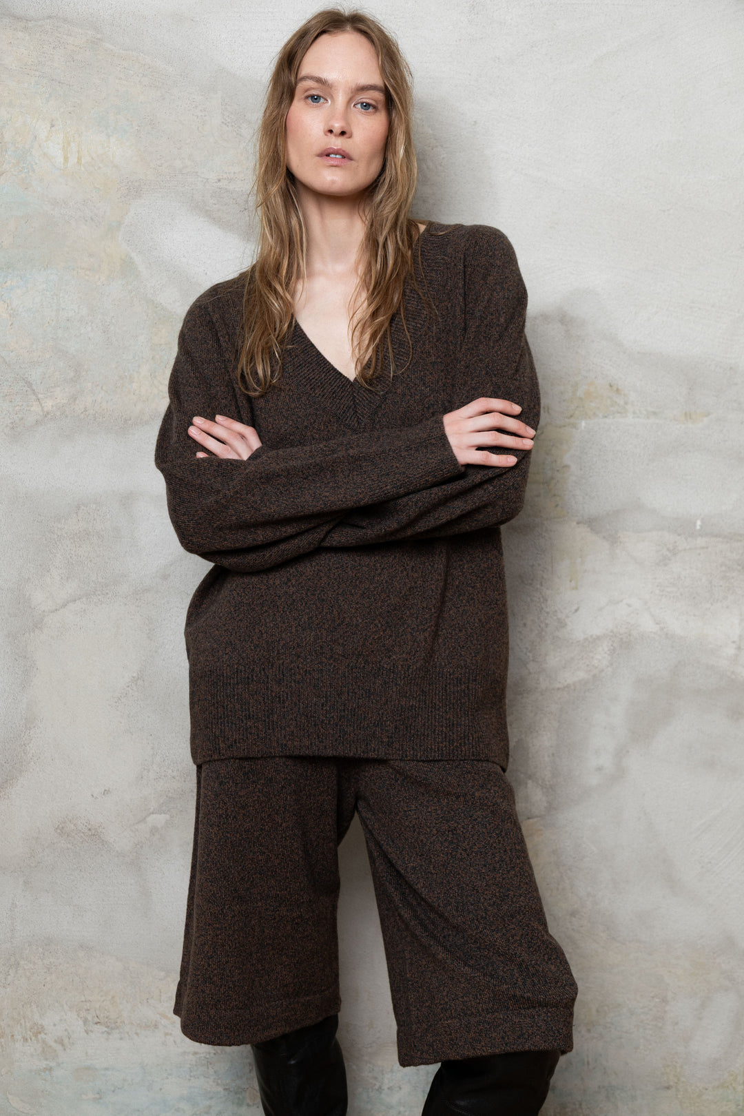 CHOCOLATE BROWN MELANGE CASHMERE-MERINO WOOL V-NECK SWEATER